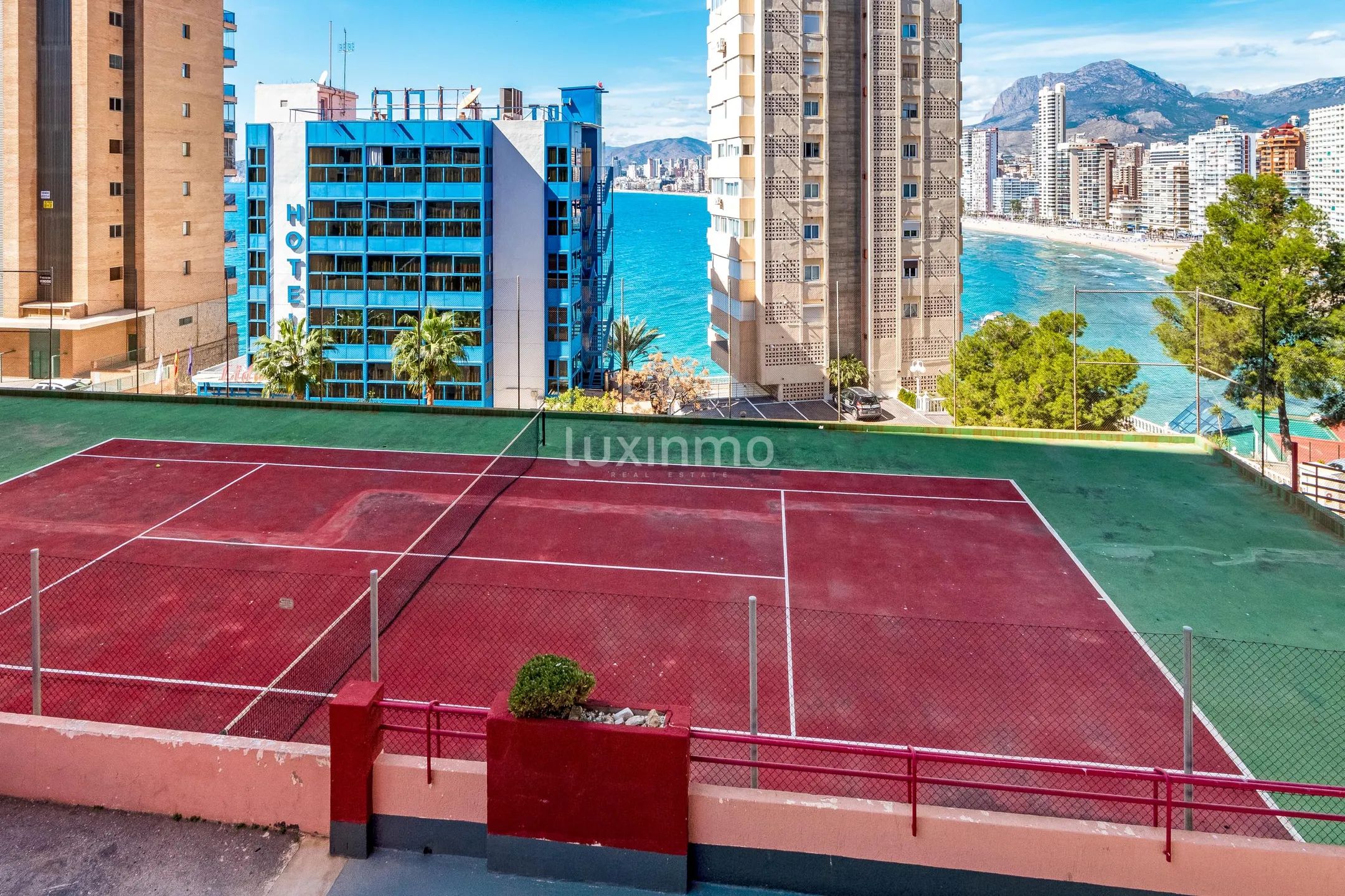 Spacious flat with spectacular sea views for sale — photo 19