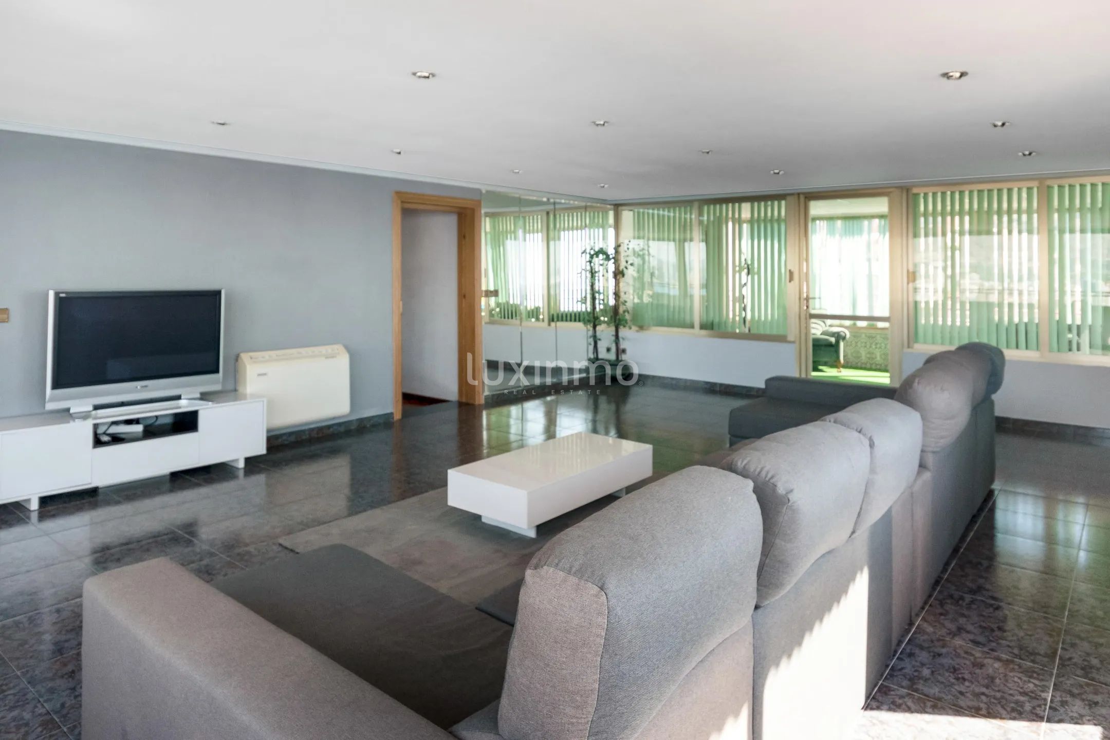 Spacious flat with spectacular sea views for sale — photo 5