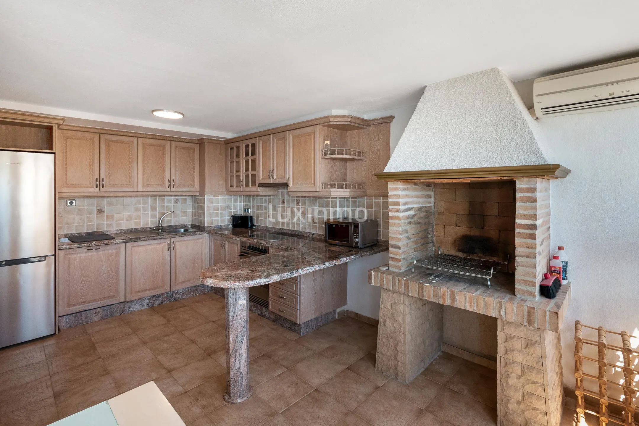 Spacious flat with spectacular sea views for sale — photo 16