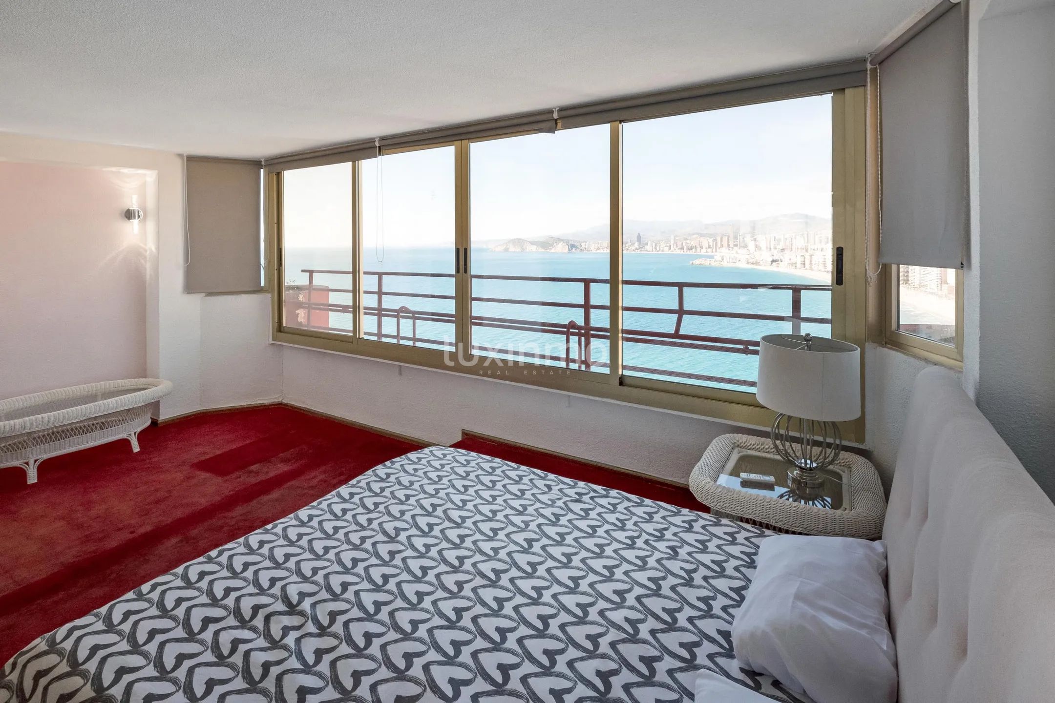 Romslig leilighet med spektakulær utsikt over havet til salgs — photo 12