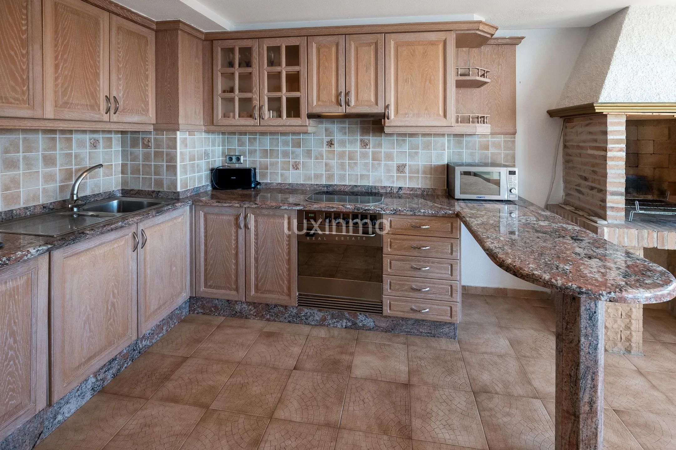 Spacious flat with spectacular sea views for sale — photo 14