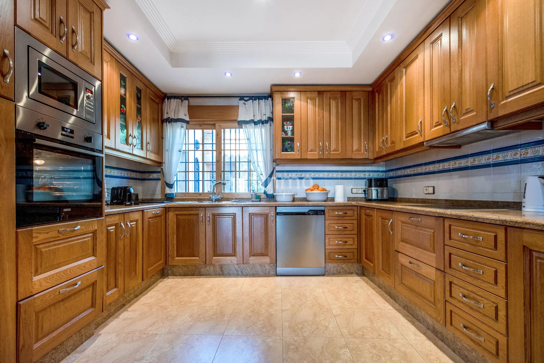 Prachtige villa met zee- en bergzicht te koop in Altea — photo 11