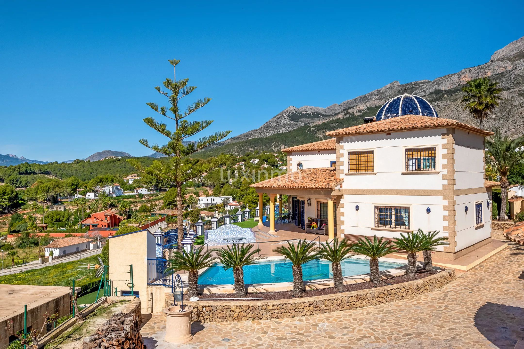 Vacker villa med utsikt över havet och bergen till salu i Altea