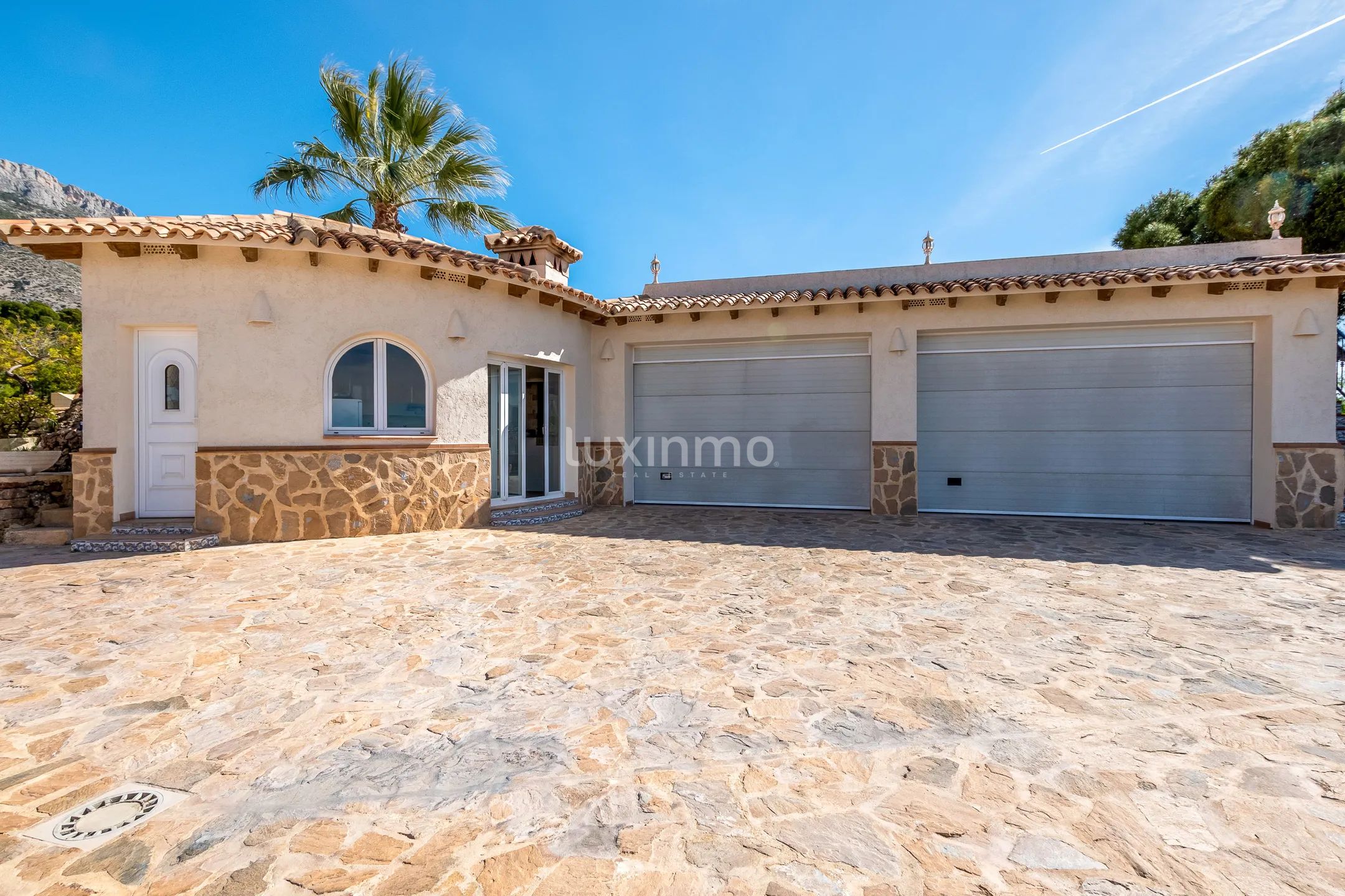 Preciosa villa con vistas al mar y a la montaña en venta en Altea — photo 17