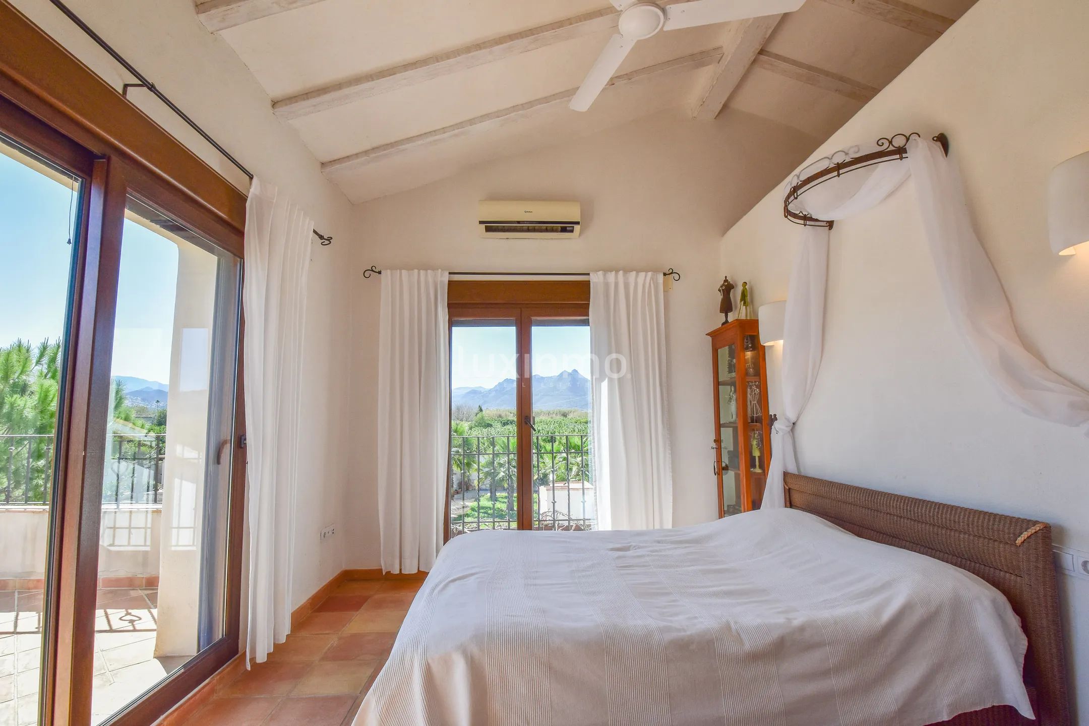 Красивая солнечная финка рядом с песчаными пляжами — photo 24