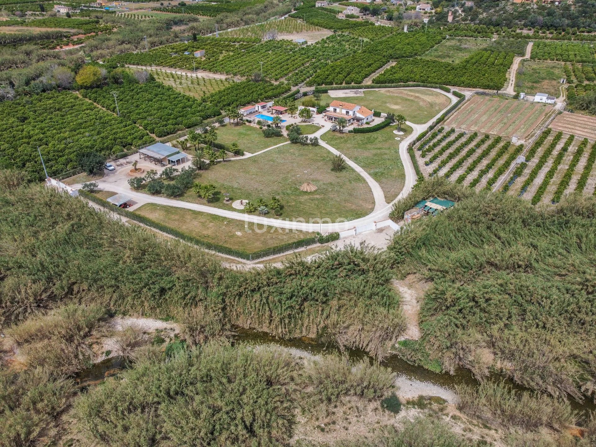 Красивая солнечная финка рядом с песчаными пляжами — photo 75