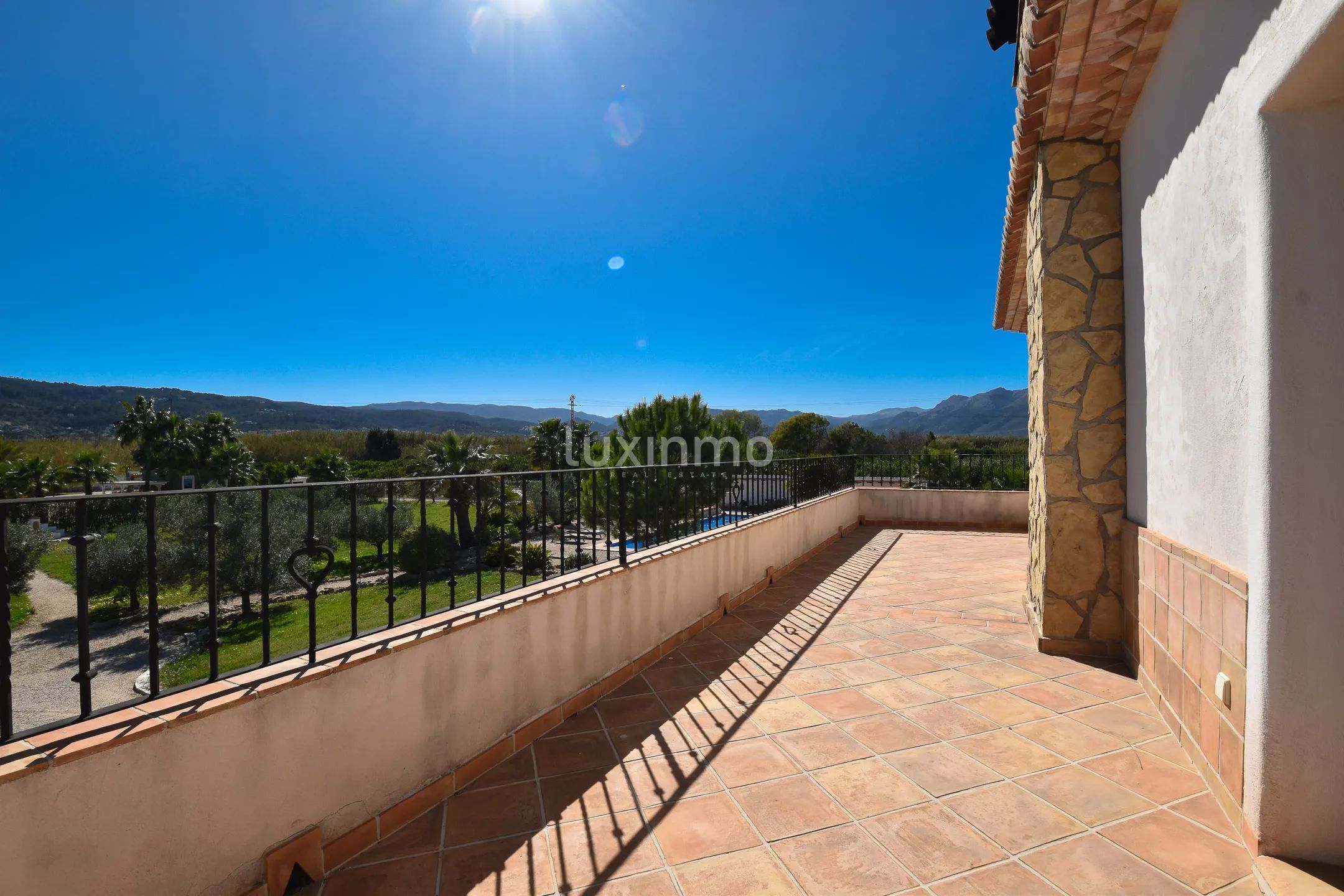 Красивая солнечная финка рядом с песчаными пляжами — photo 31