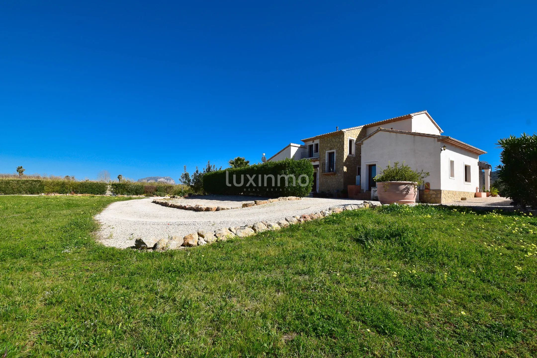 Красивая солнечная финка рядом с песчаными пляжами — photo 8