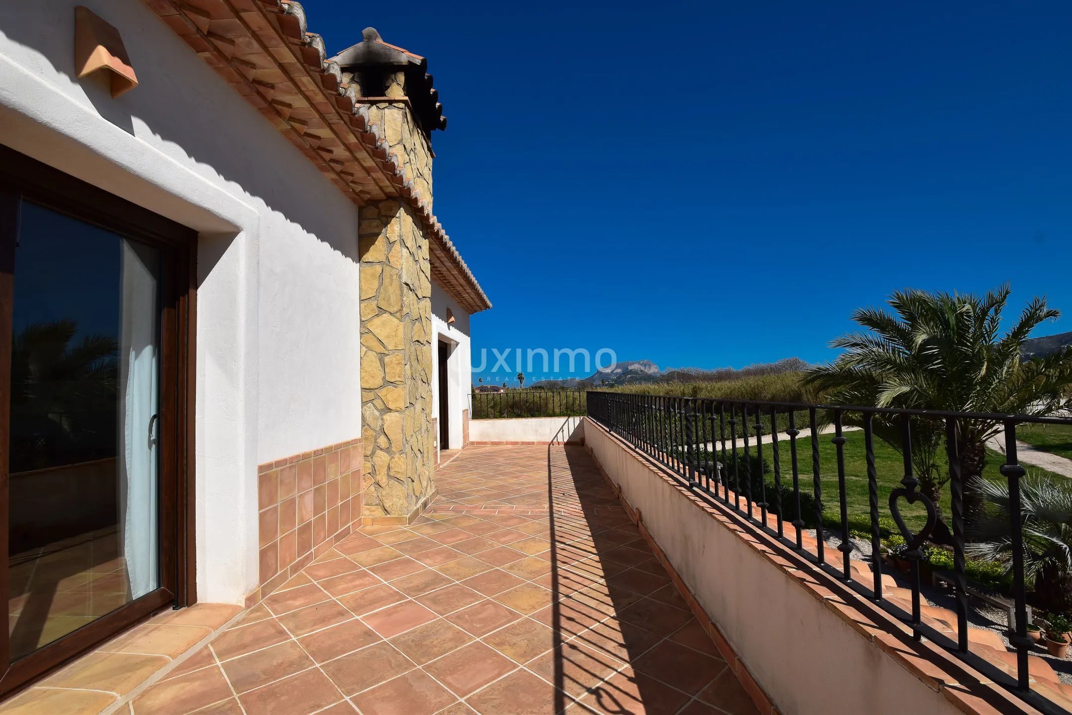 Красивая солнечная финка рядом с песчаными пляжами — photo 30