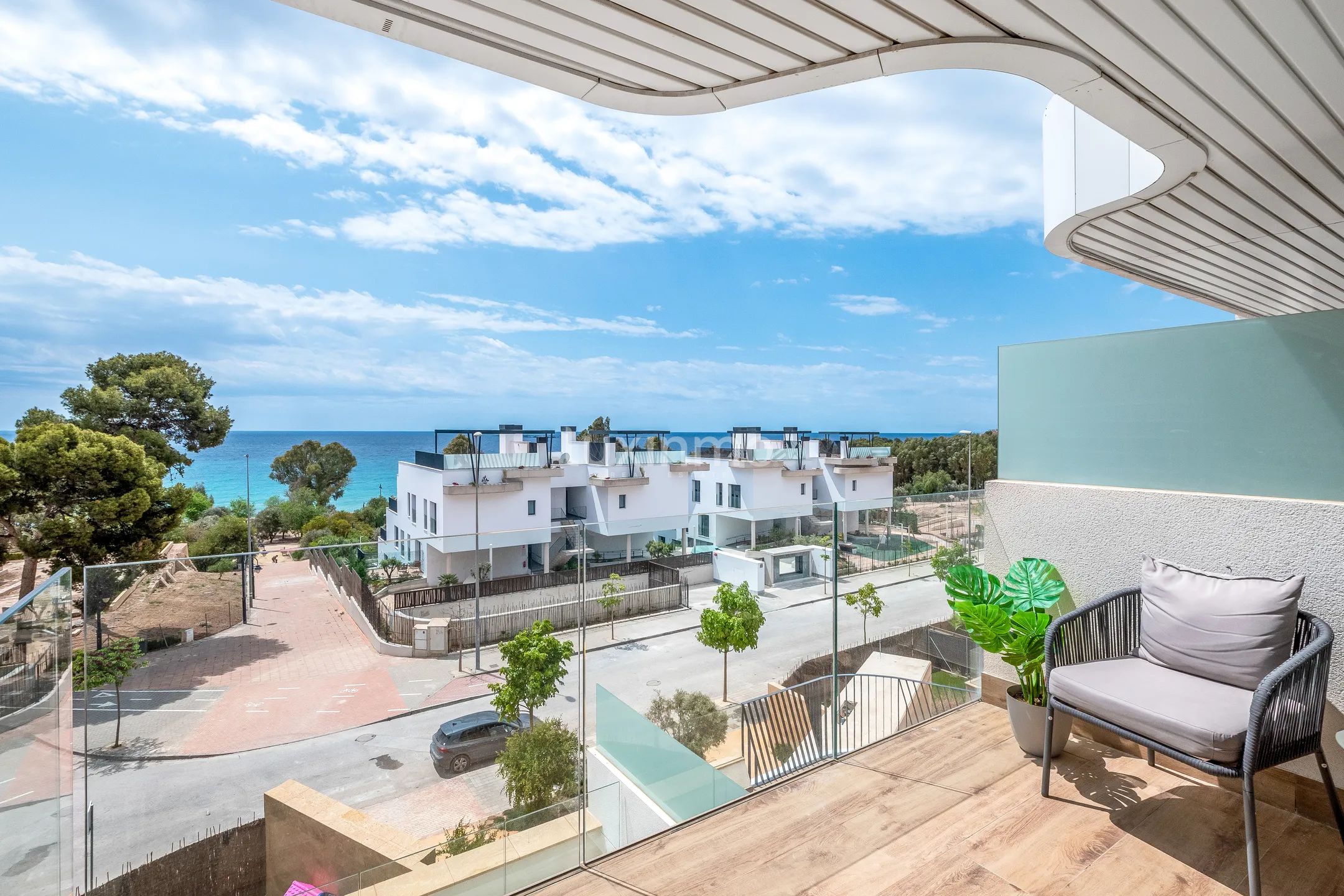 Modern flat for sale with sea views in Villajoyosa — photo 1