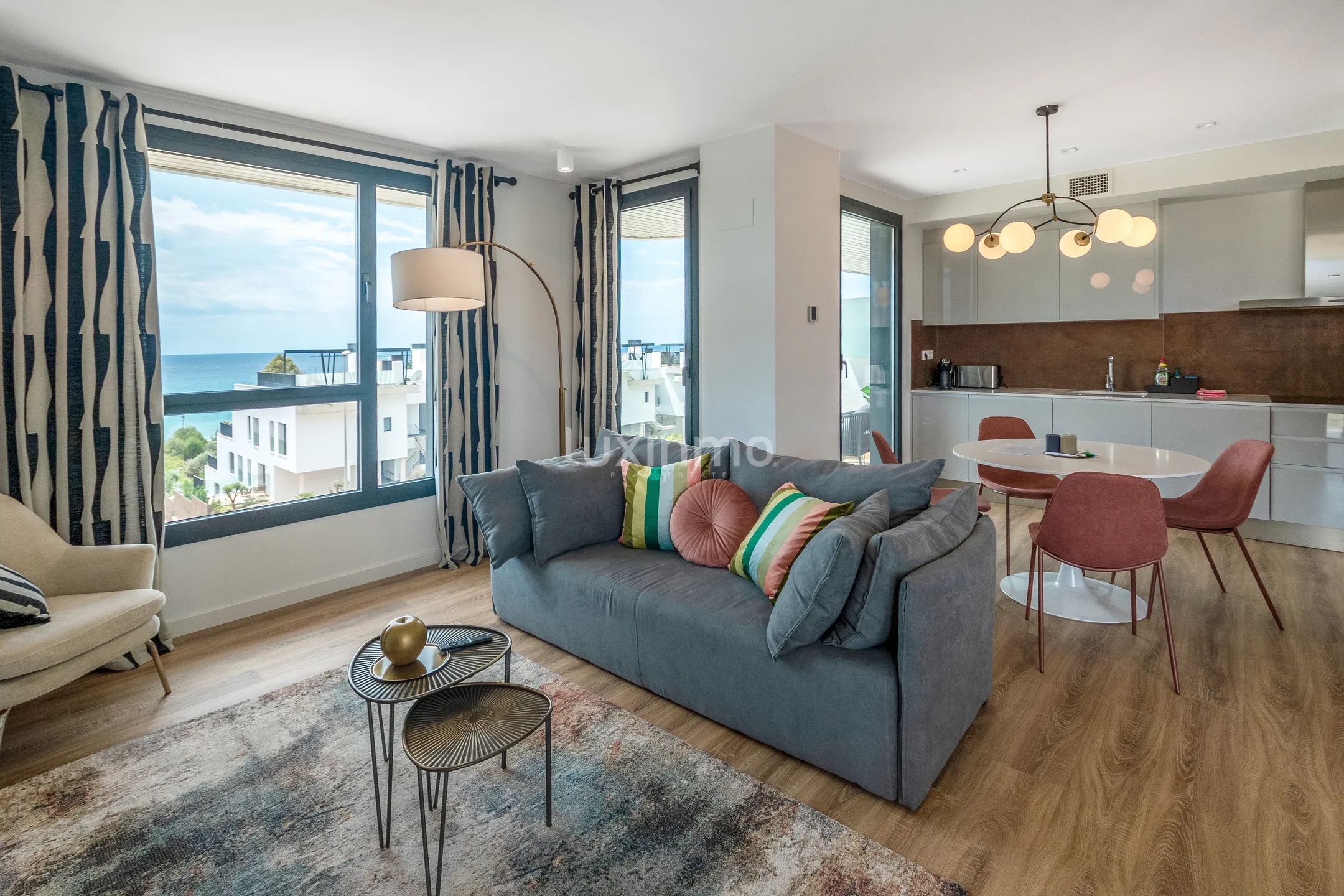 Modern flat for sale with sea views in Villajoyosa — photo 2