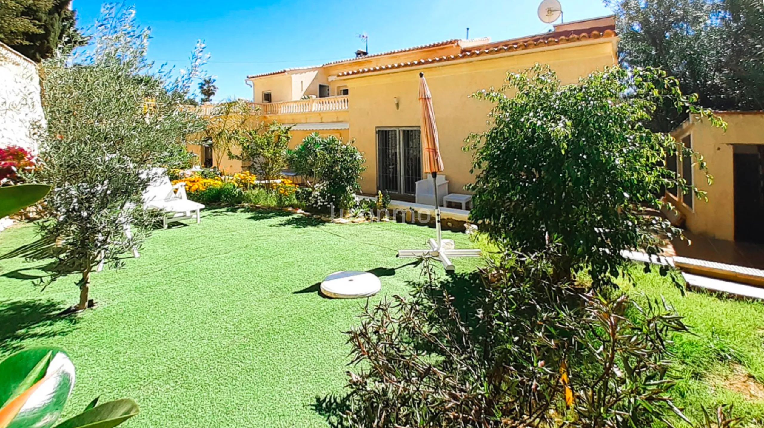 Extraordinaria y clásica villa en Moraira con vistas al mar — photo 17