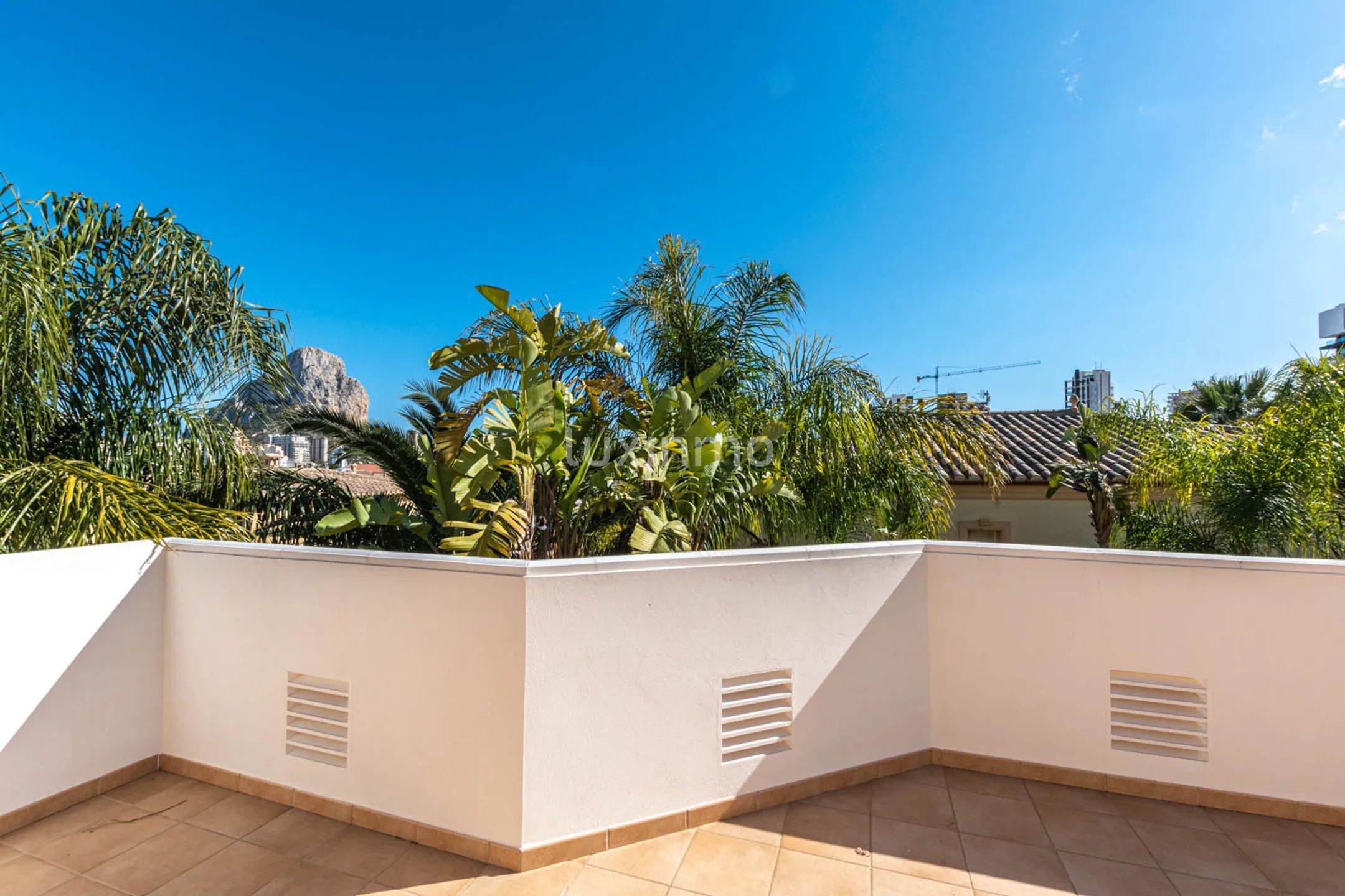 Отдельно стоящий дом с частным бассейном и видом на горы в Кальпе — photo 41