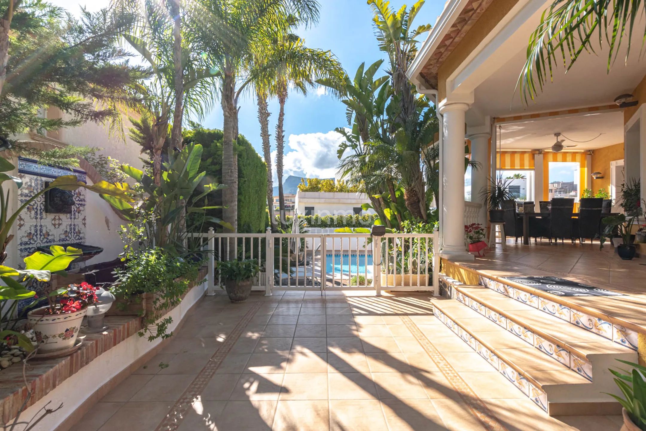 Отдельно стоящий дом с частным бассейном и видом на горы в Кальпе — photo 22