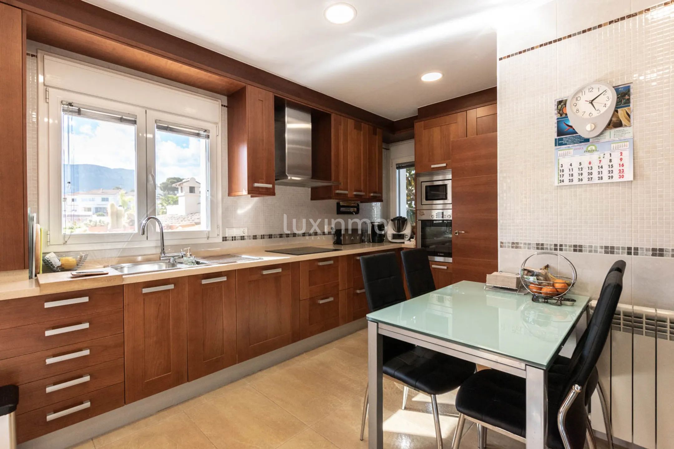 Отдельно стоящий дом с частным бассейном и видом на горы в Кальпе — photo 17