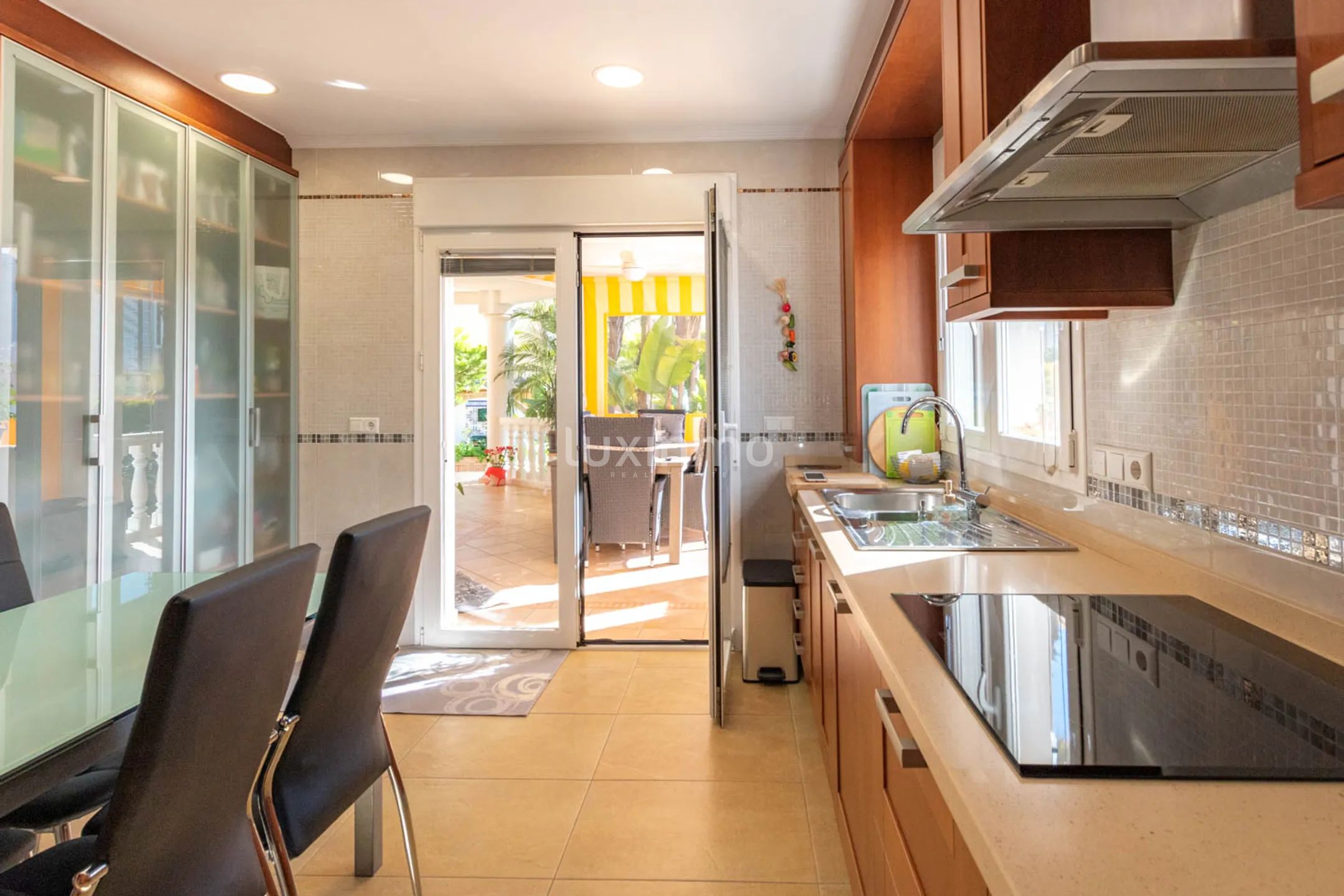 Отдельно стоящий дом с частным бассейном и видом на горы в Кальпе — photo 18