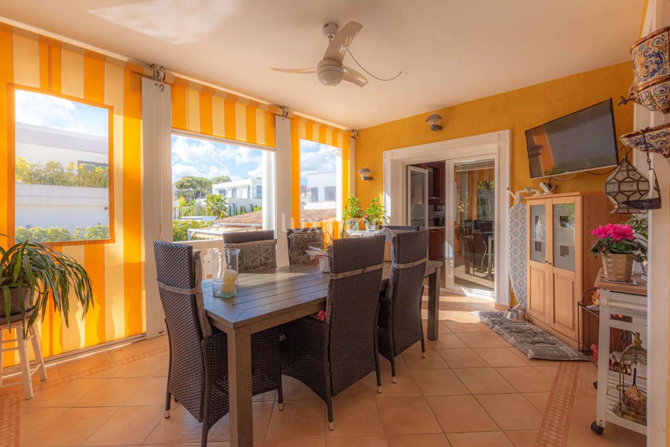 Отдельно стоящий дом с частным бассейном и видом на горы в Кальпе — photo 20