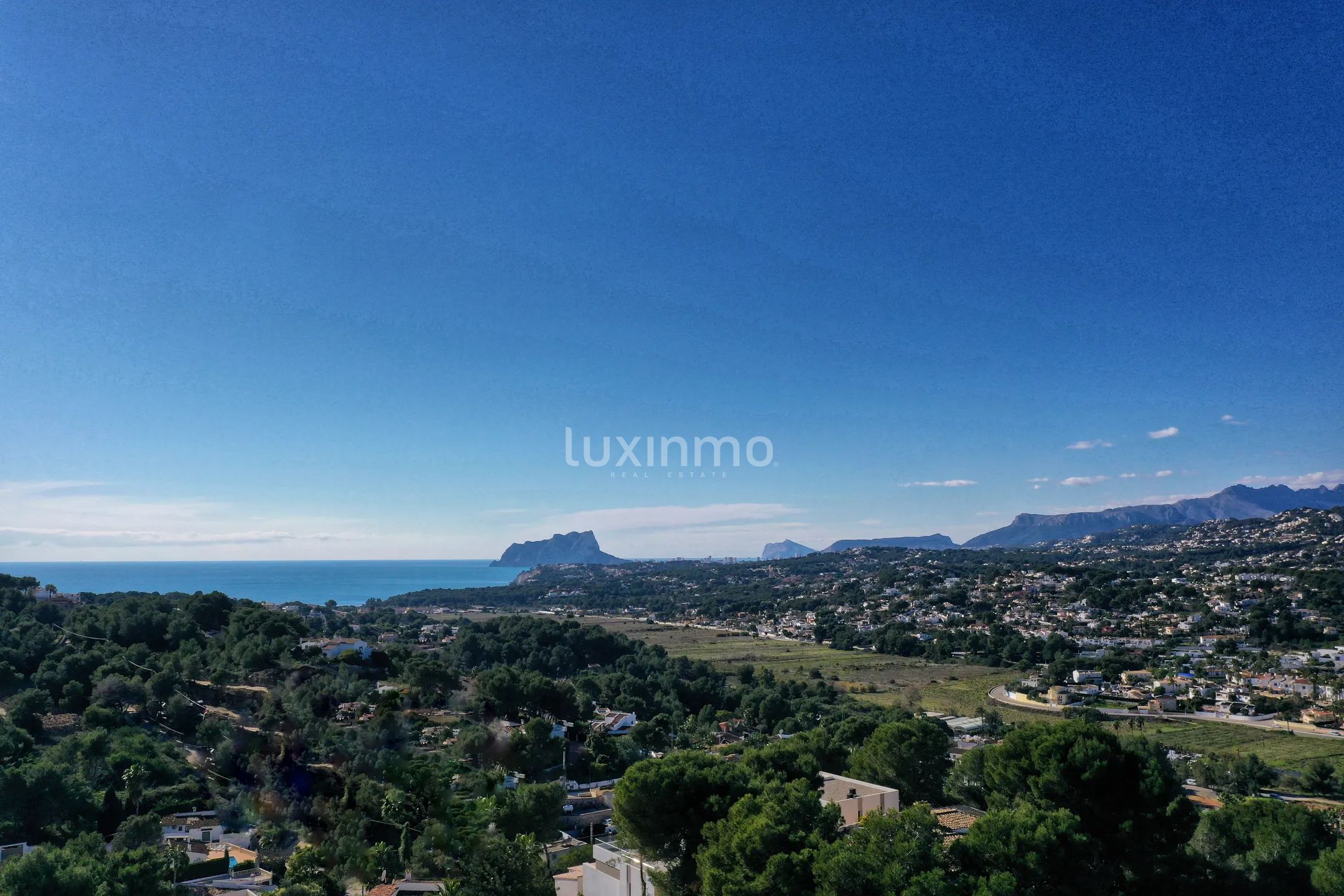 Villa ibicenca con vistas panorámicas al mar en Moraira — photo 15