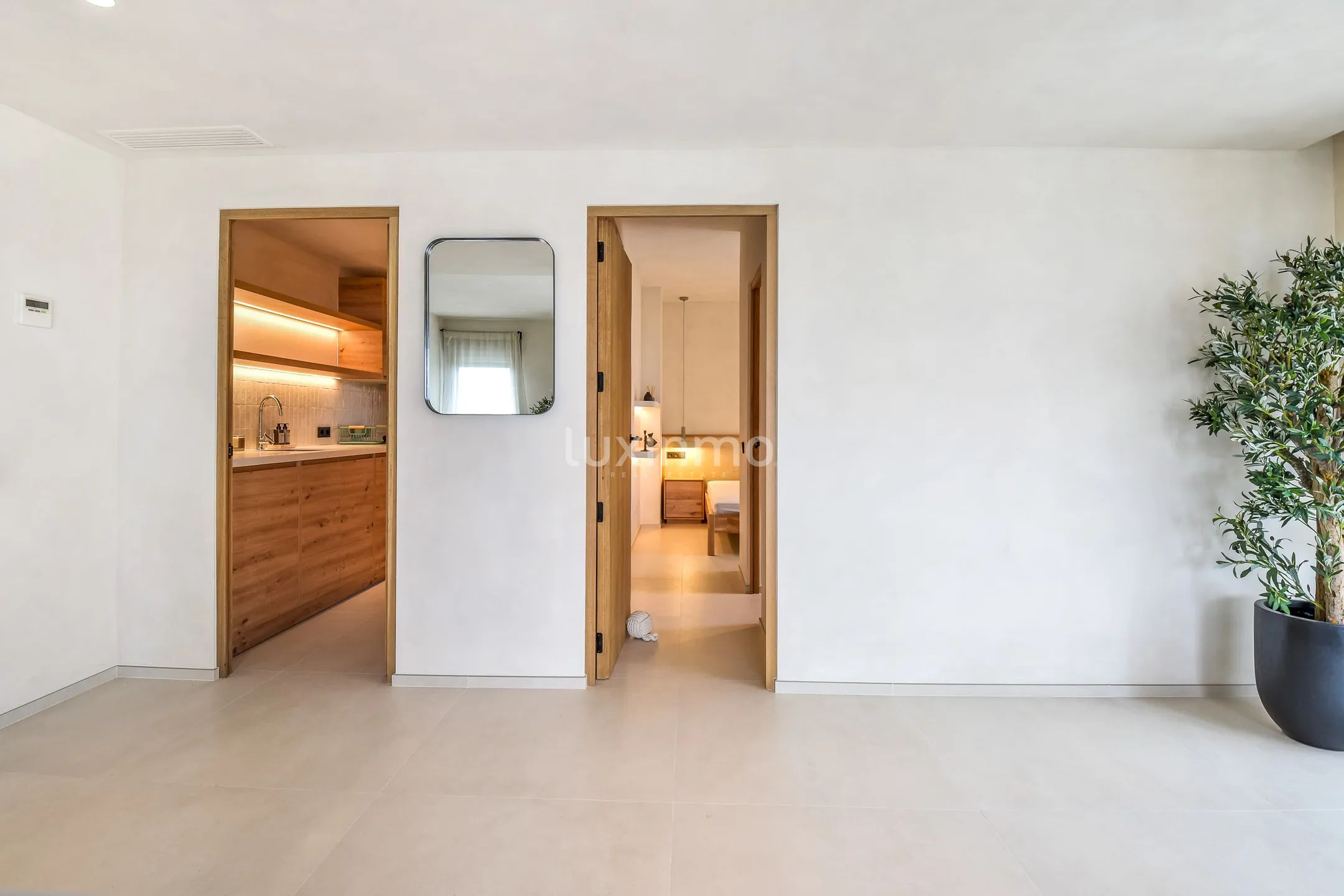 Vollständig renovierte und möblierte Wohnung in Cap Martinet mit Meerblick — photo 9