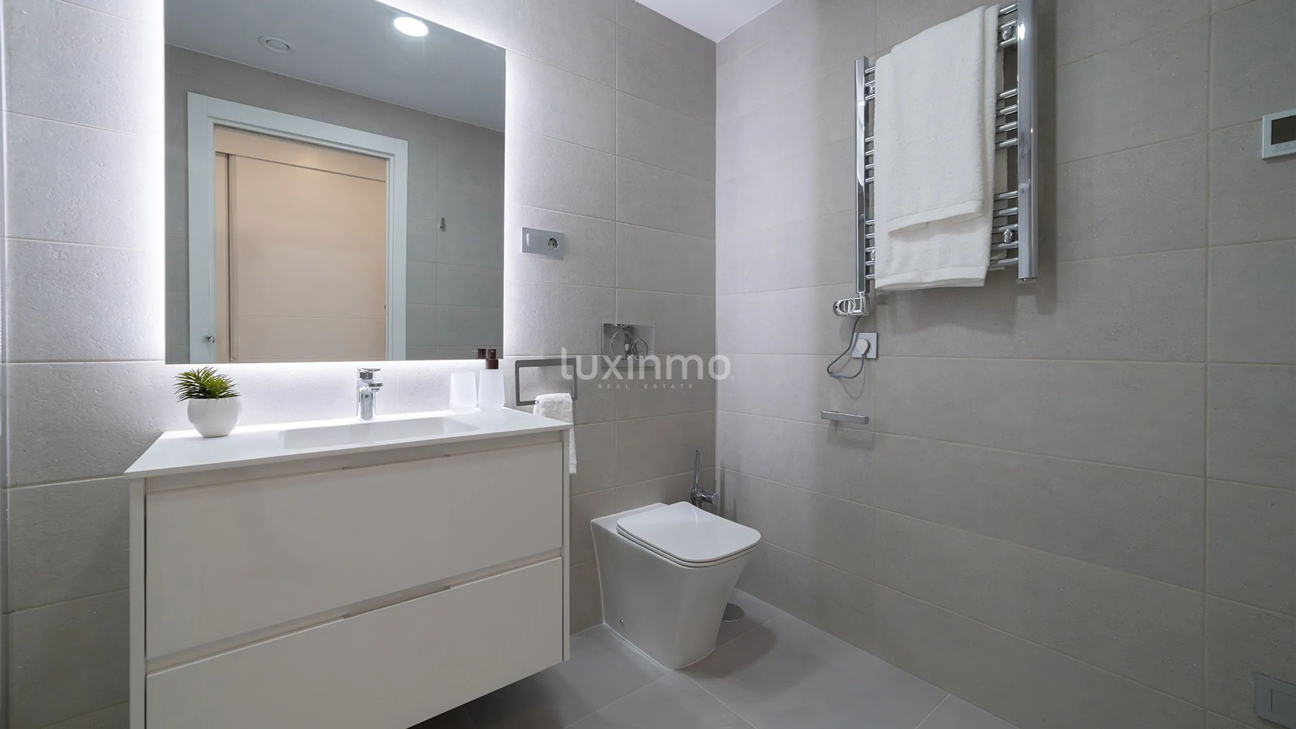Stunning Modern Penthouse with Breathtaking Views in Playa de Poniente, Benidorm — photo 13
