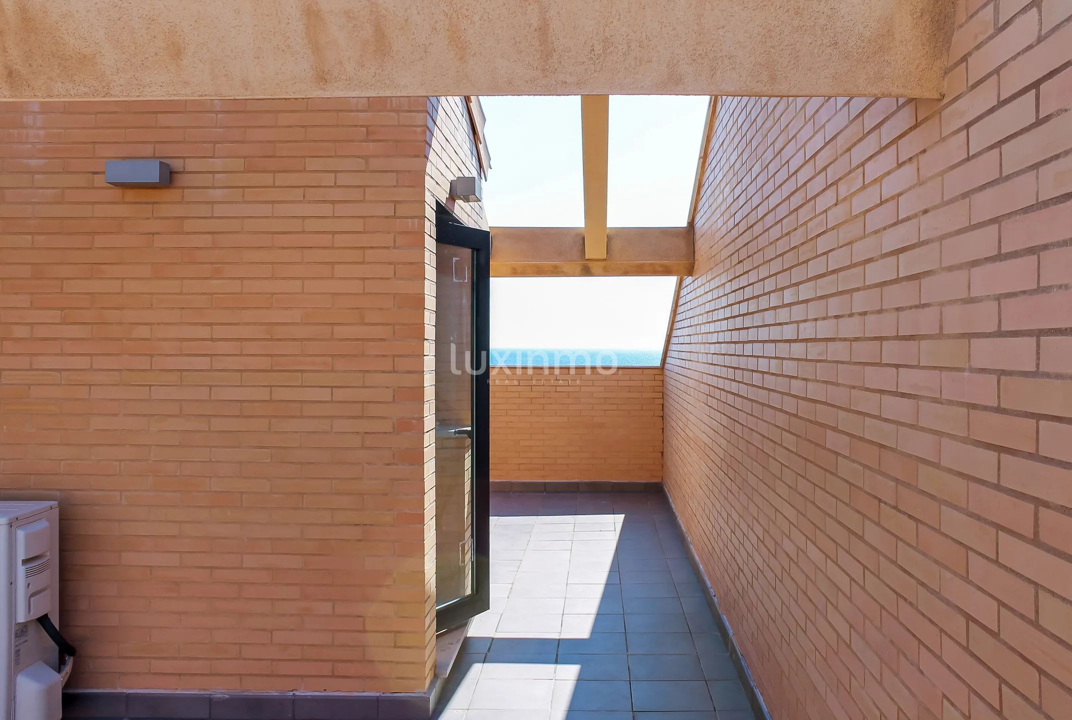 Beautiful central penthouse for sale in Albir — photo 11