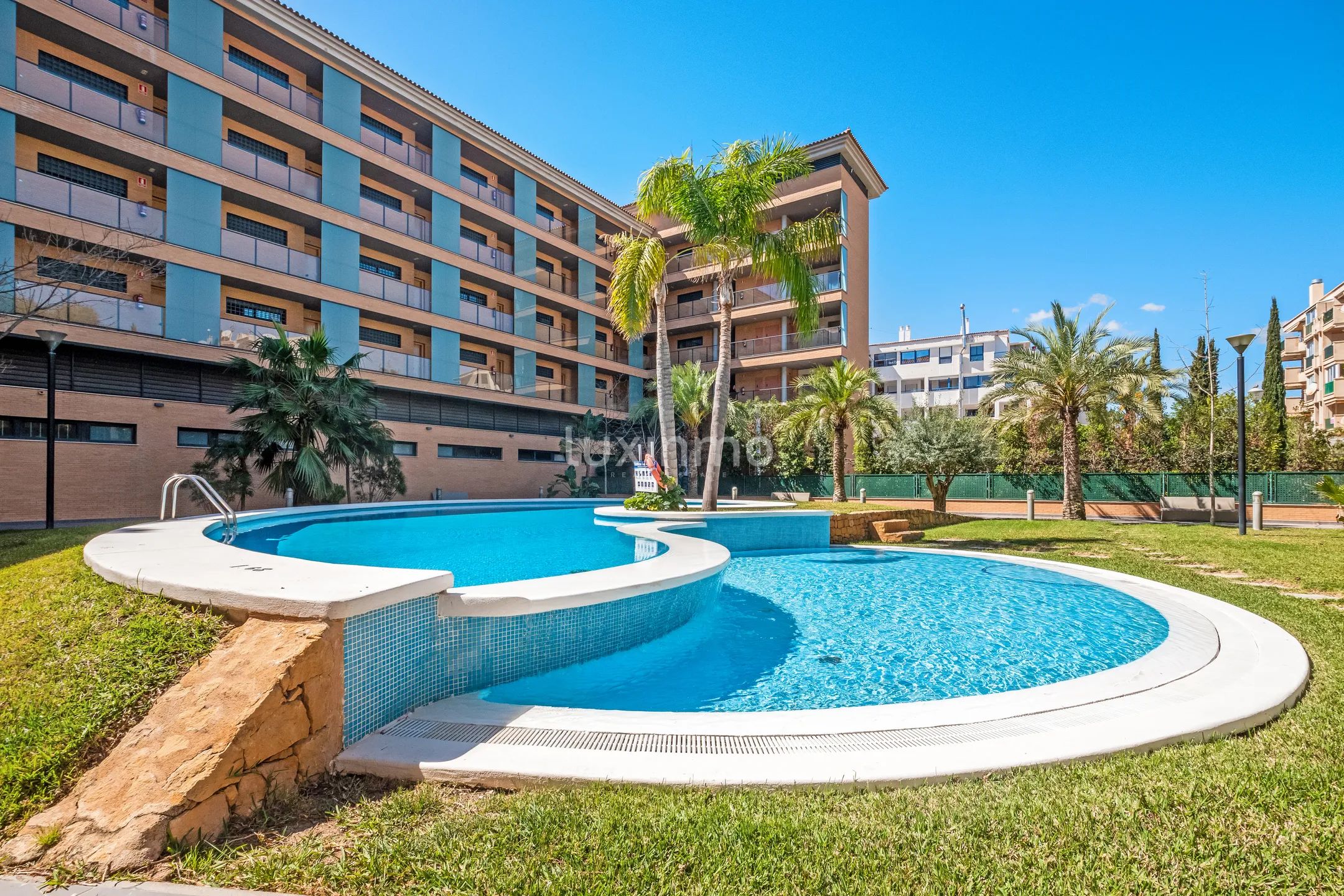 3 penthouses and a commercial premise in the centre of Albir for sale — photo 14