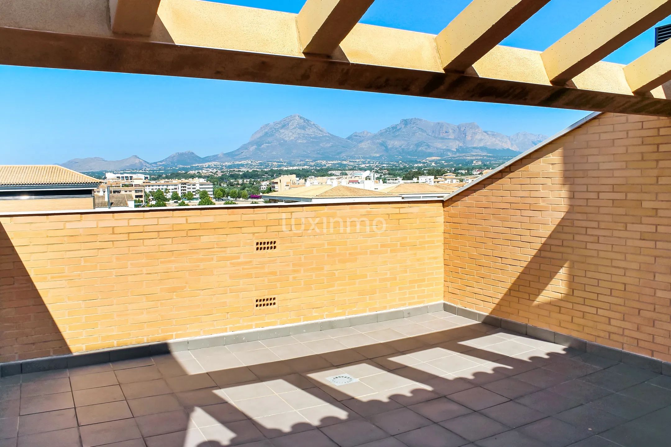 3 penthouses and a commercial premise in the centre of Albir for sale — photo 11