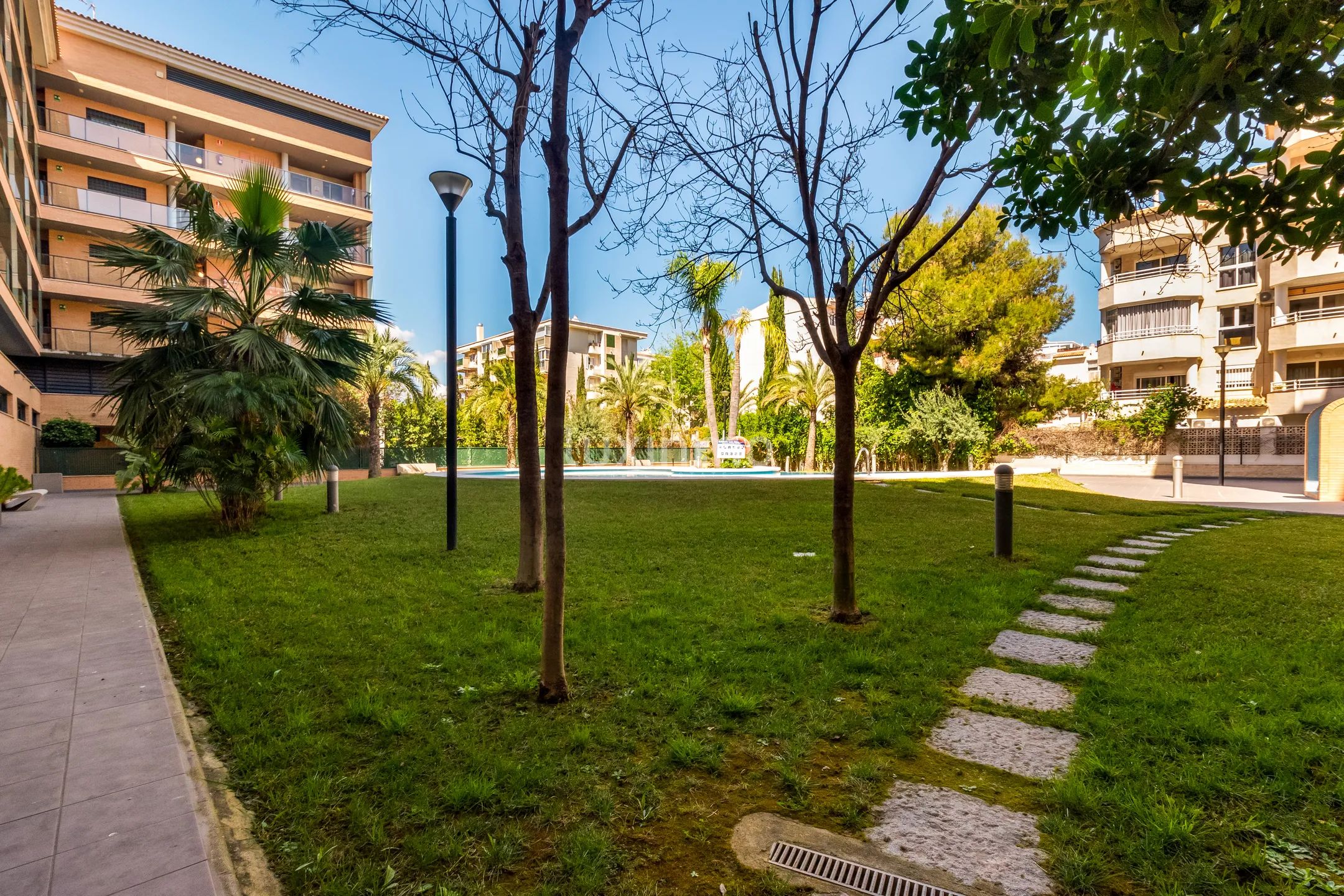 3 penthouses and a commercial premise in the centre of Albir for sale — photo 12