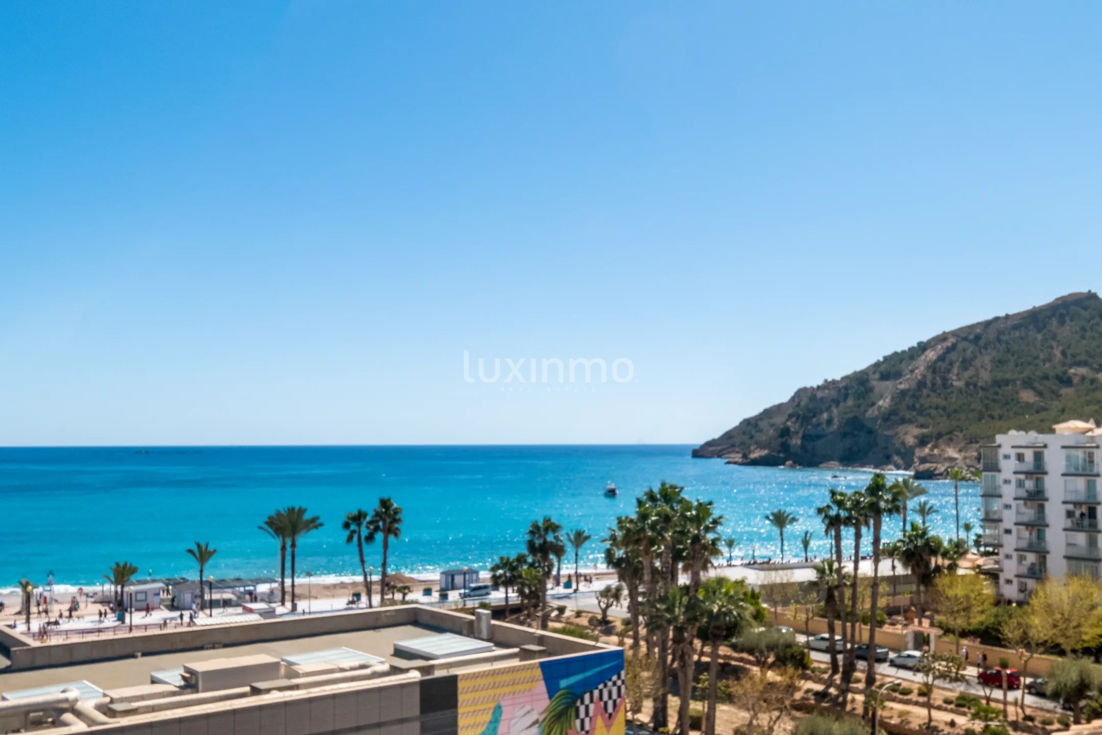 3 penthouses and a commercial premise in the centre of Albir for sale