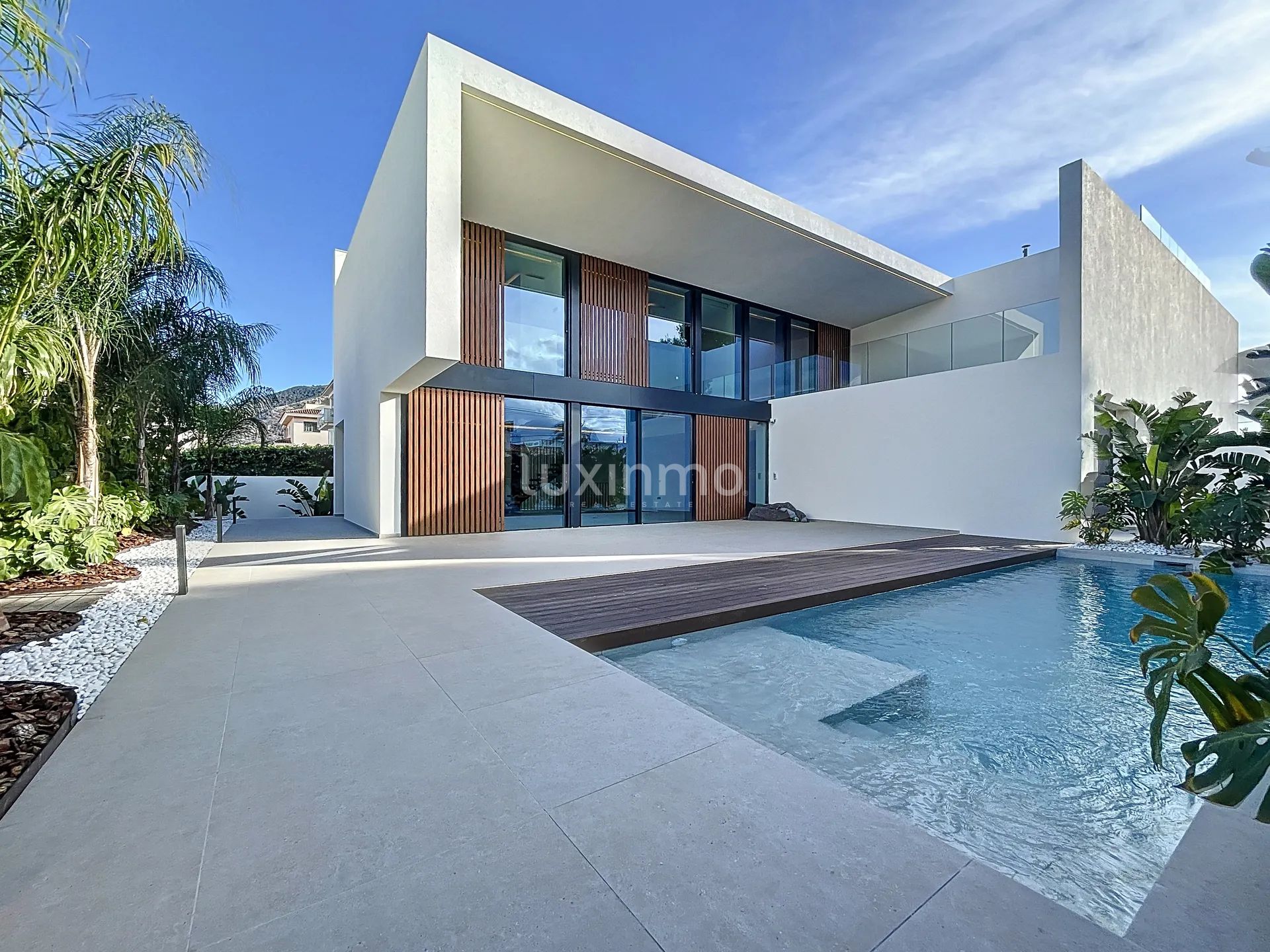 Beautiful villa with pool for sale in Albir — photo 2