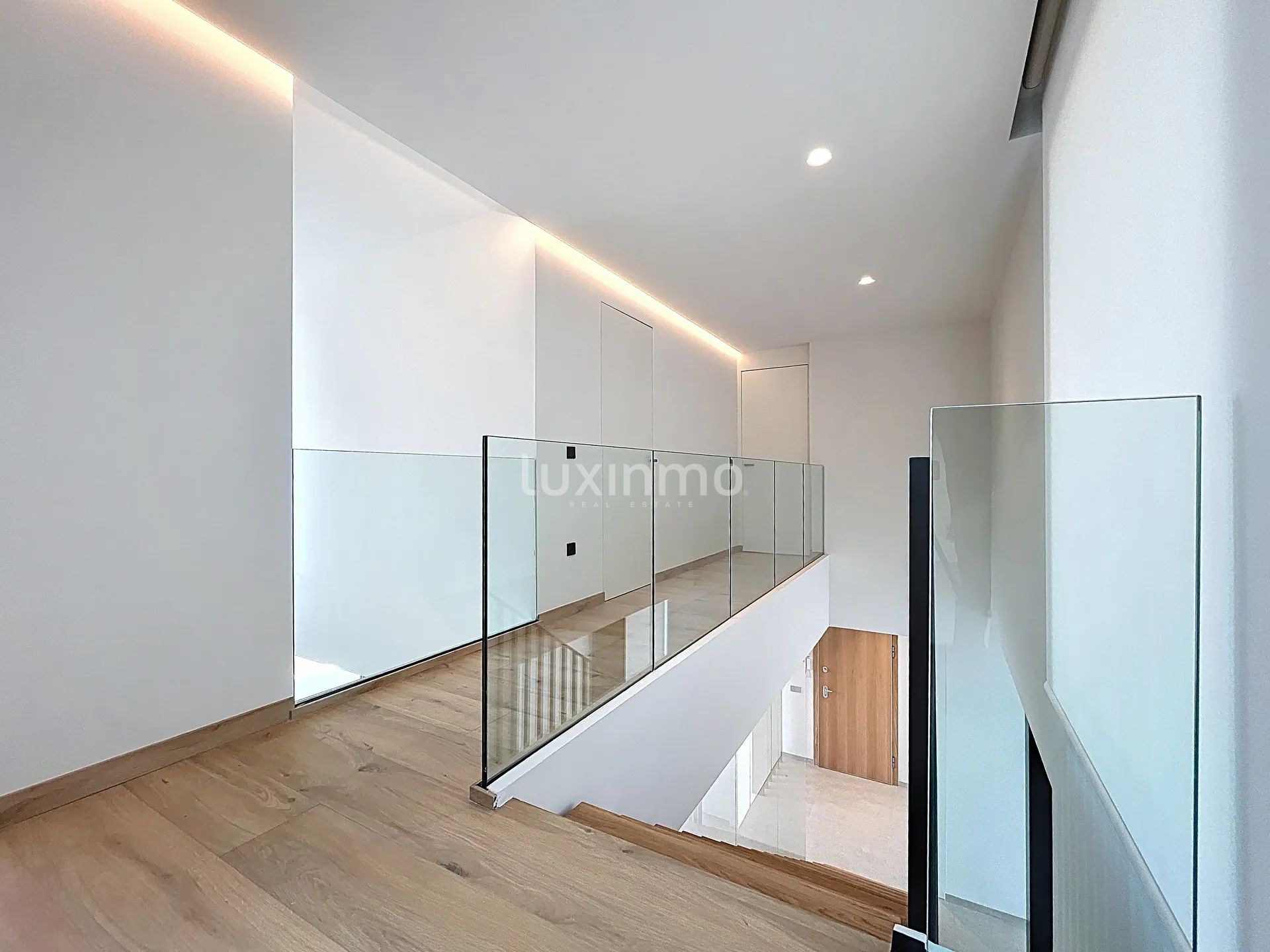 Preciosa villa con piscina en venta en Albir — photo 10