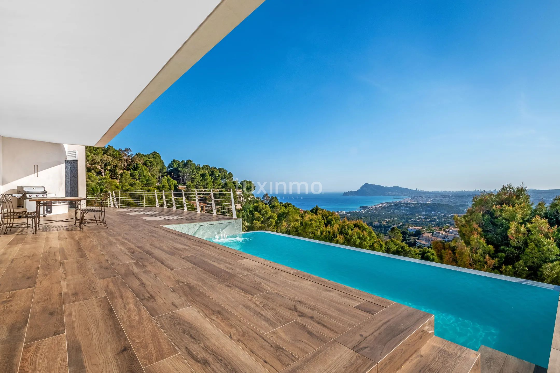 Schöne Villa mit Schwimmbad und Meerblick in Altea