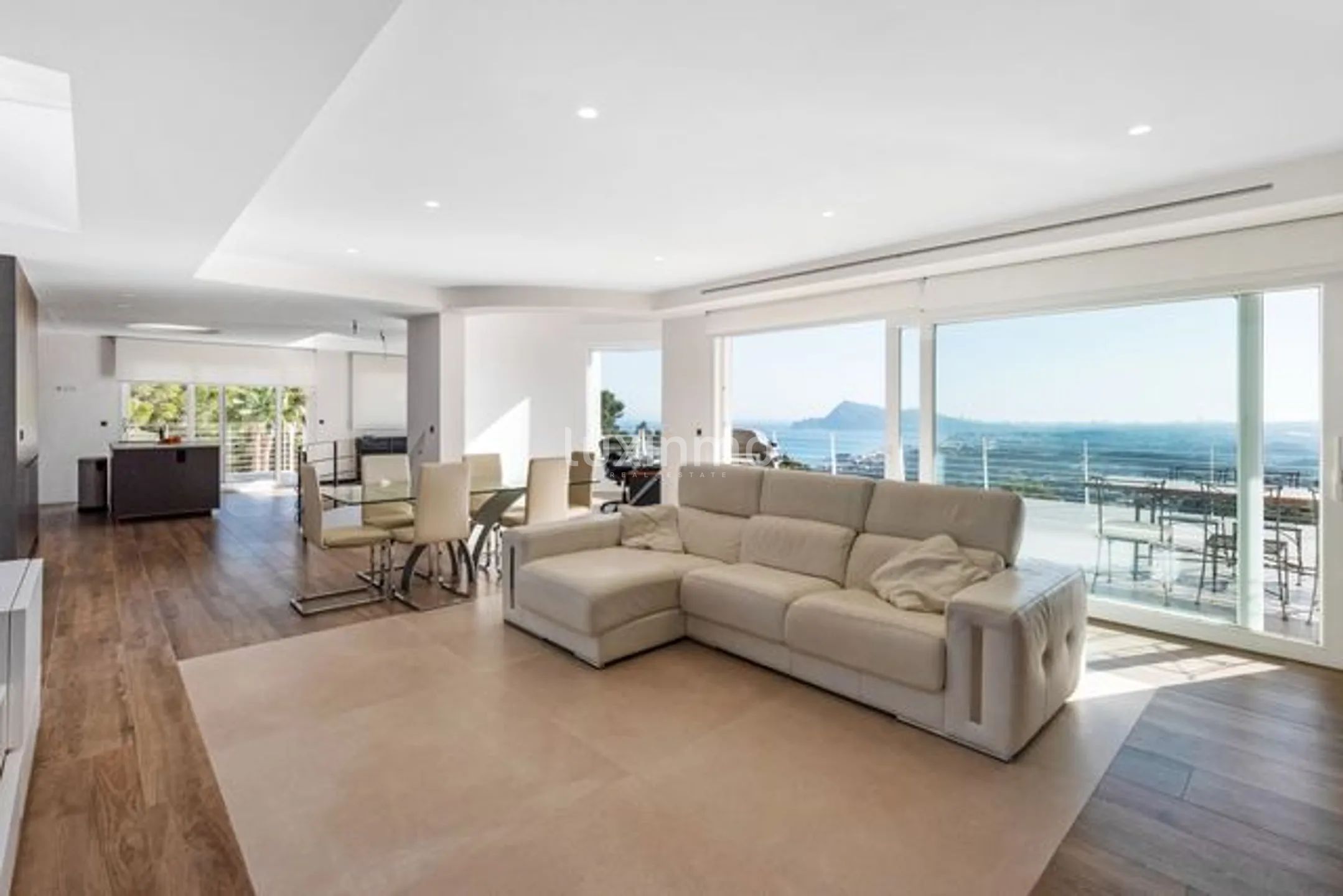 Beautiful villa with swimming pool and sea views in Altea — photo 38