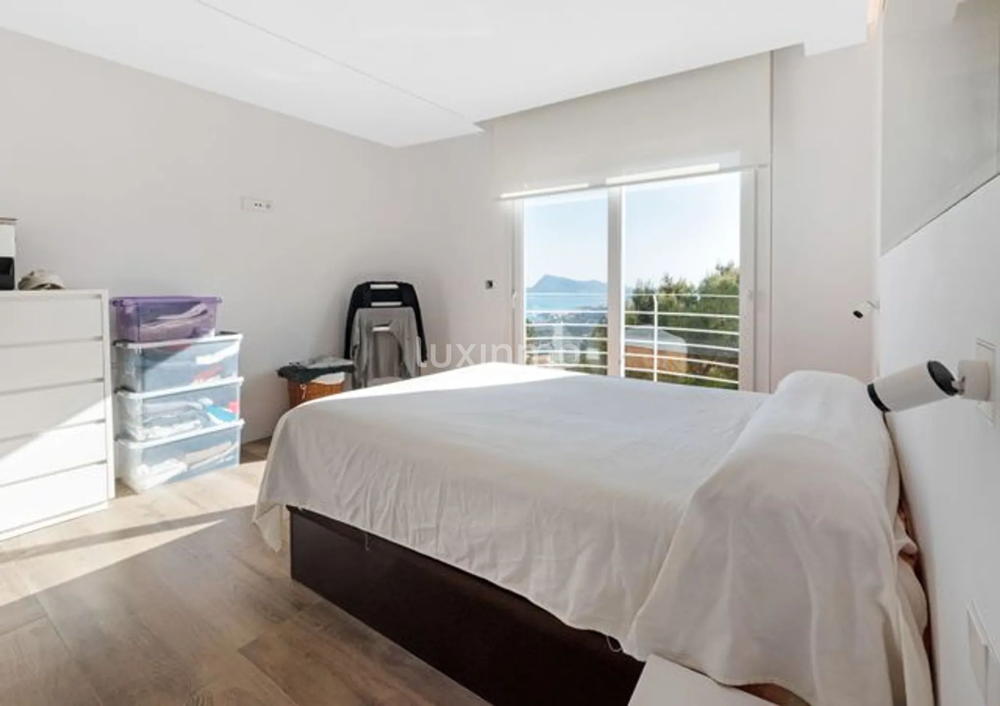 Beautiful villa with swimming pool and sea views in Altea — photo 47