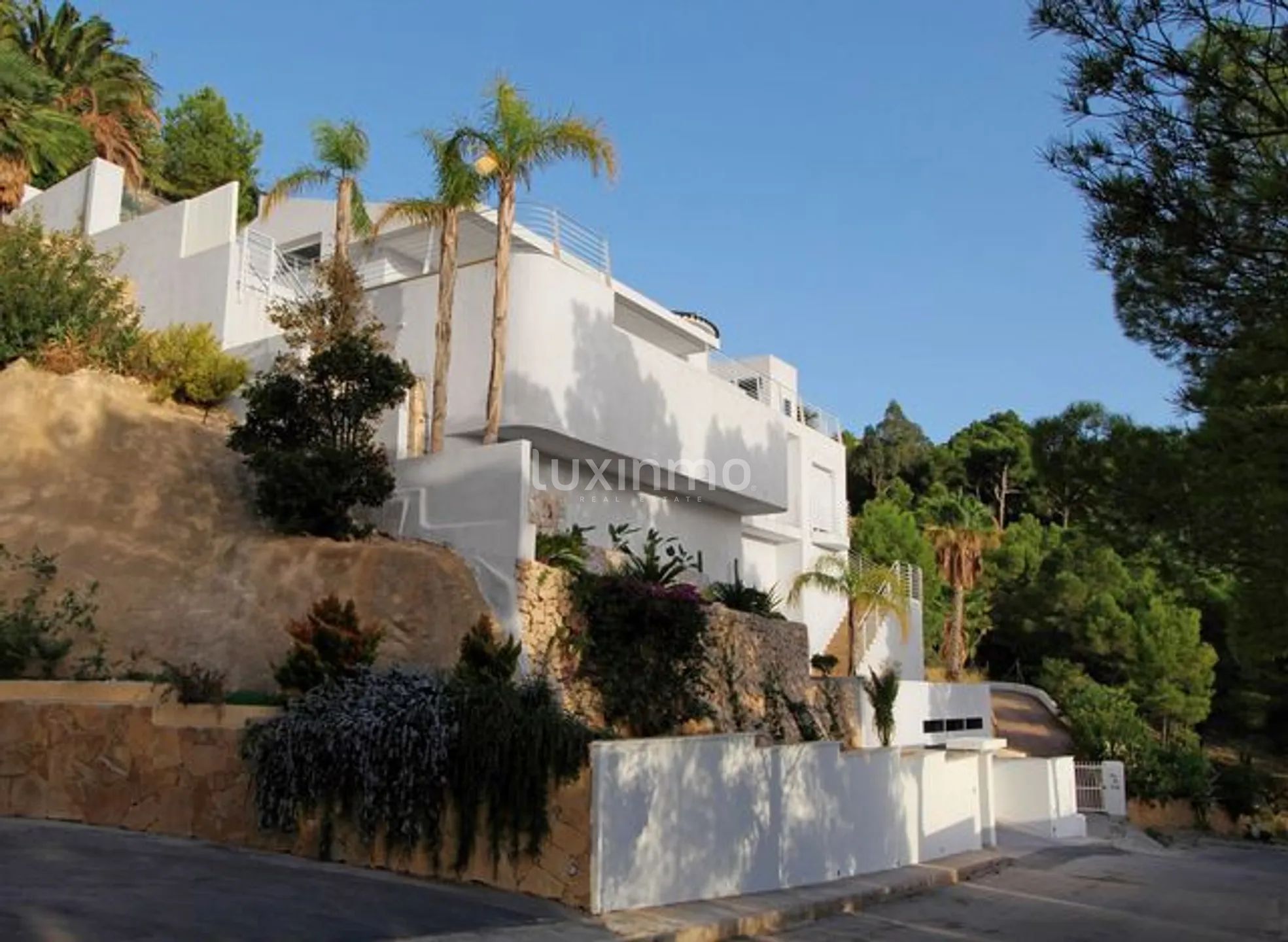 Beautiful villa with swimming pool and sea views in Altea — photo 44