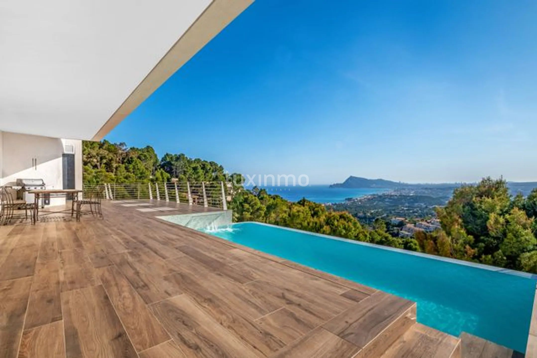 Beautiful villa with swimming pool and sea views in Altea — photo 48
