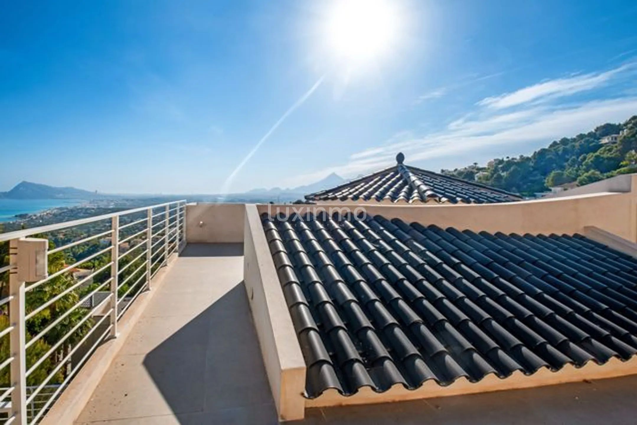 Beautiful villa with swimming pool and sea views in Altea — photo 52