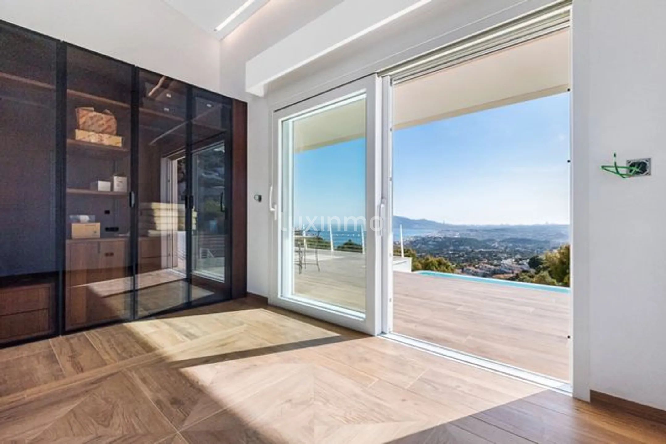 Beautiful villa with swimming pool and sea views in Altea — photo 46