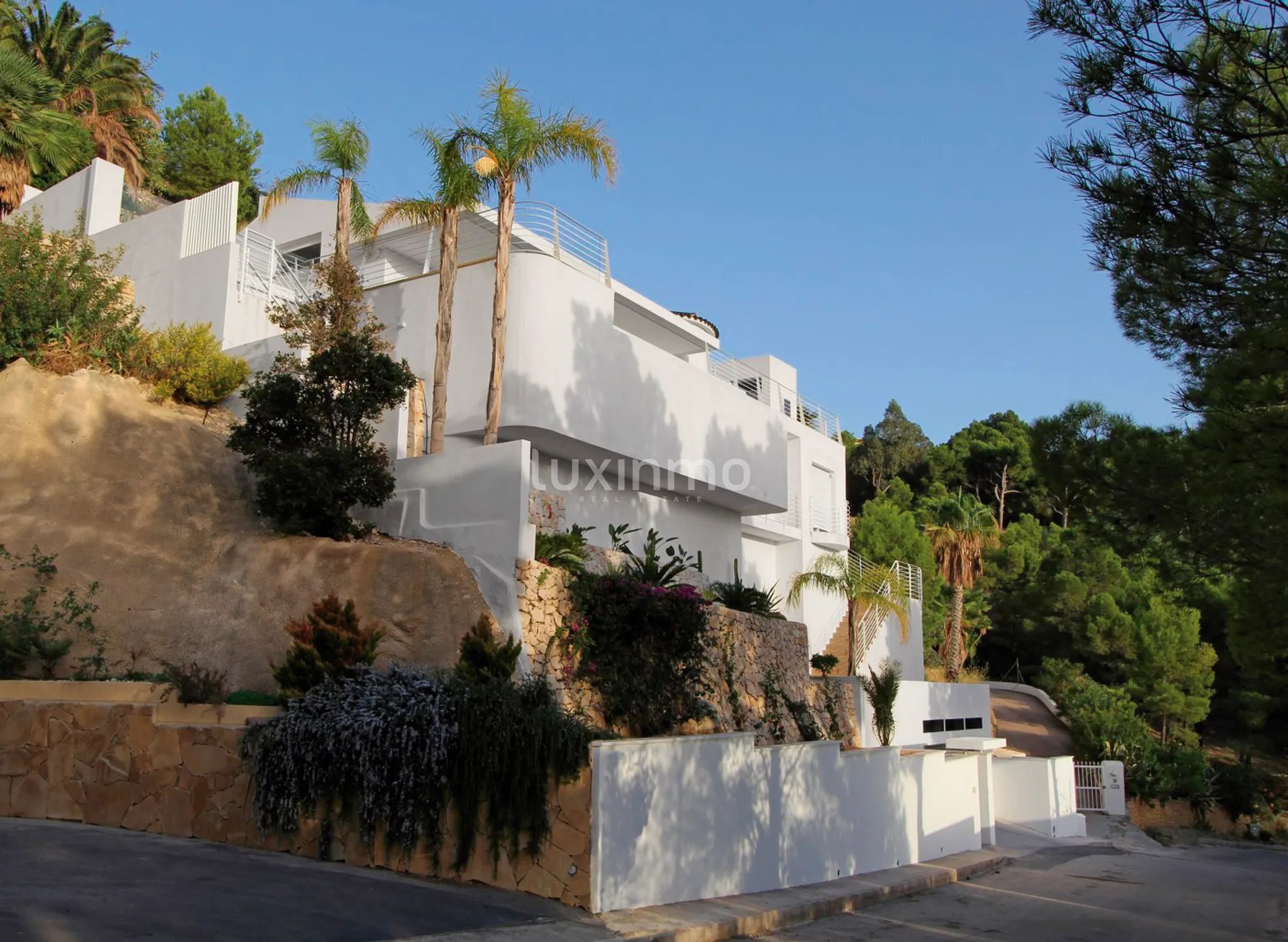 Beautiful villa with swimming pool and sea views in Altea — photo 21