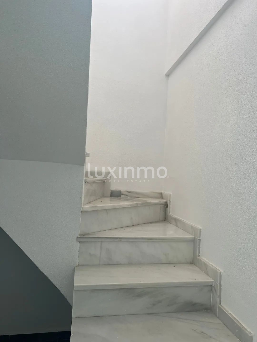 Rustic penthouse with breathtaking views — photo 11