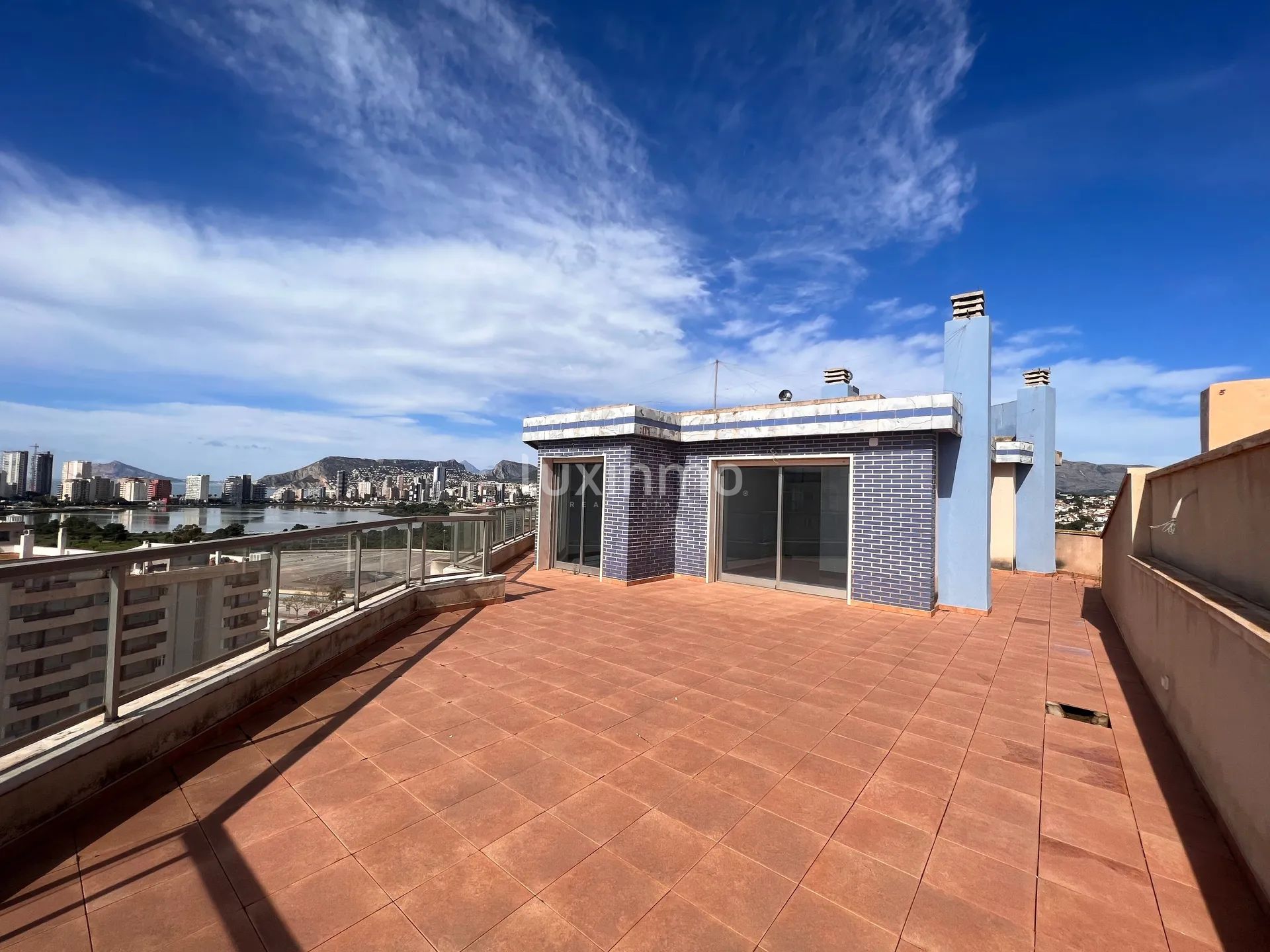 Rustic penthouse with breathtaking views — photo 12