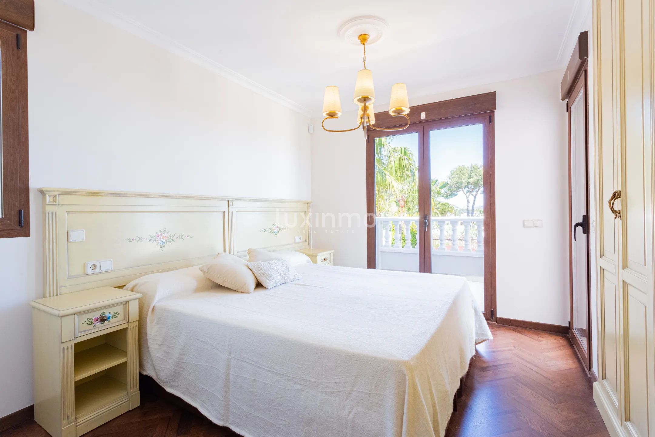 Stunning detached house with sea and mountain views in Calpe — photo 36