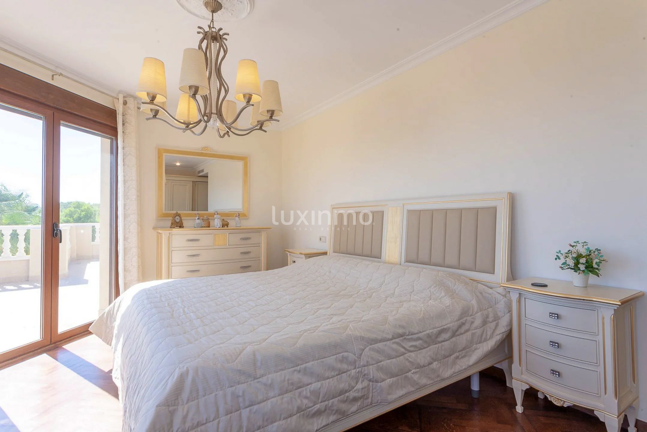 Stunning detached house with sea and mountain views in Calpe — photo 40