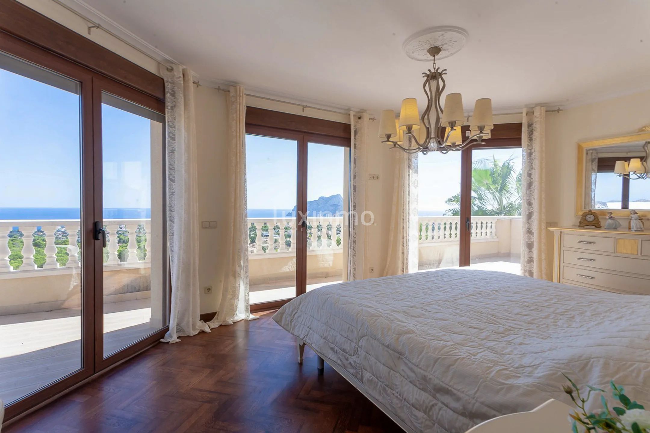 Stunning detached house with sea and mountain views in Calpe — photo 41