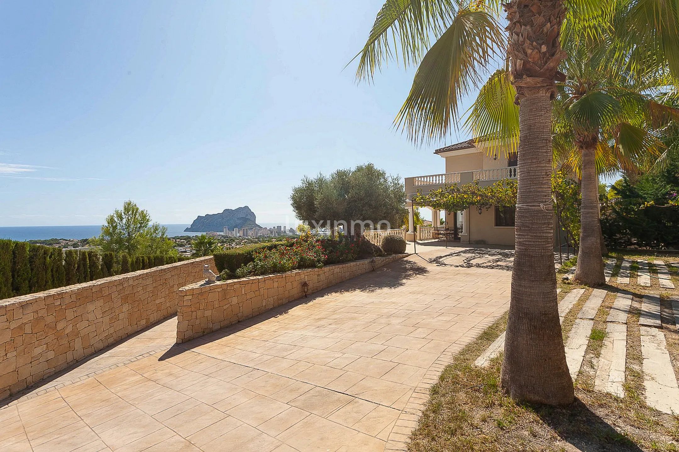 Stunning detached house with sea and mountain views in Calpe — photo 57