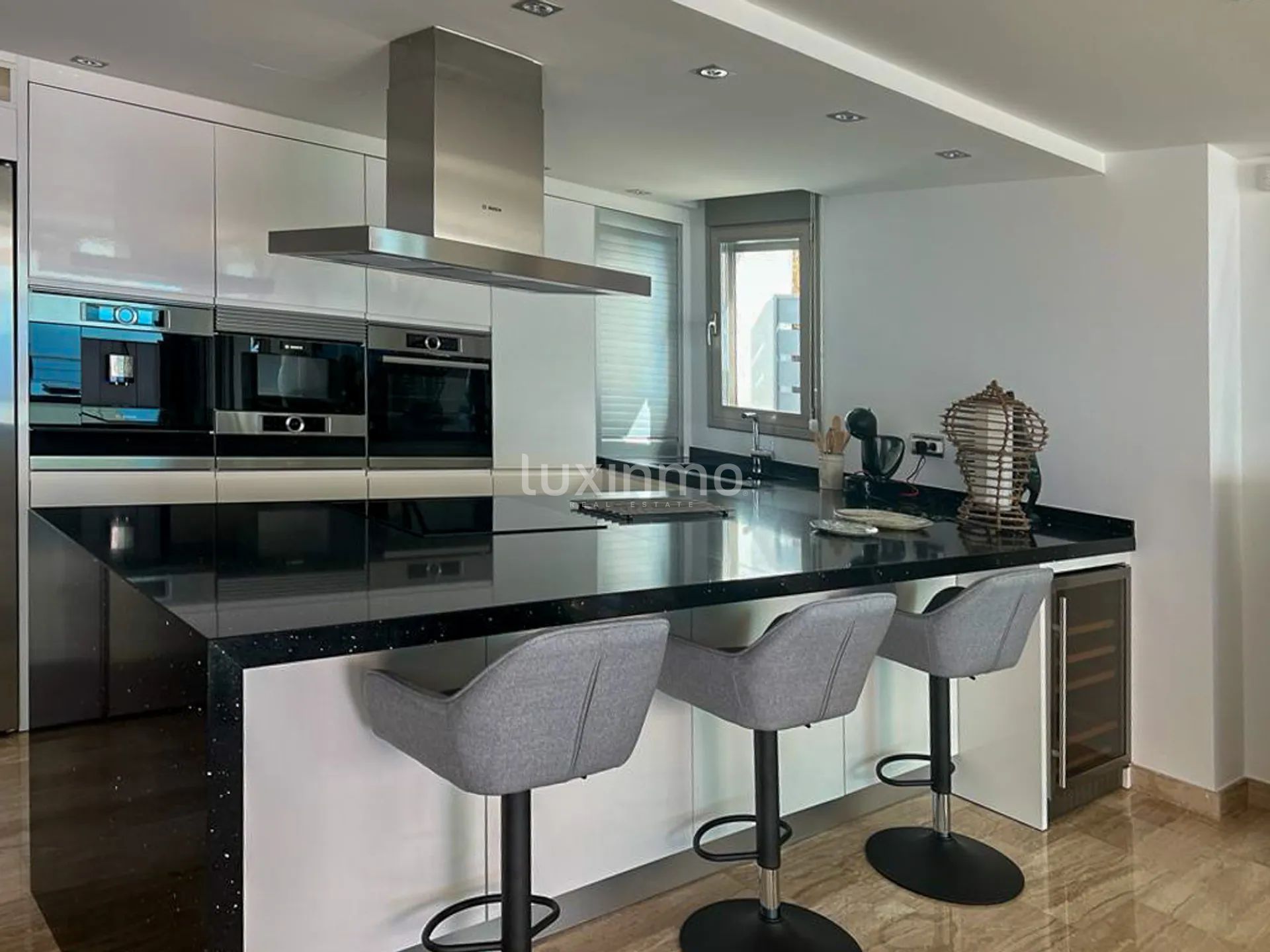 Moderne villa met uitzicht op zee en de bergen in de heuvels van Altea — photo 11