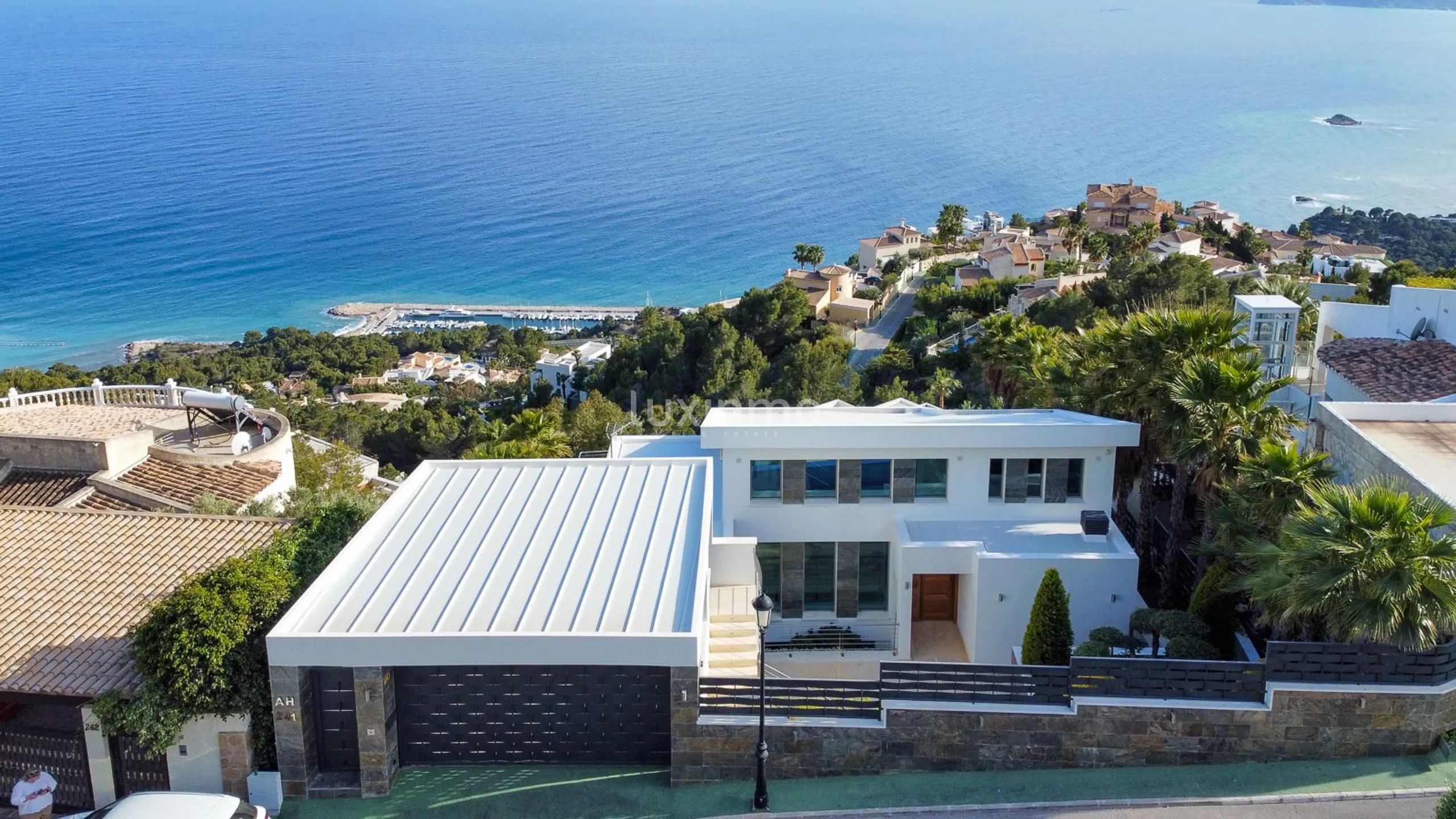 Moderne villa met uitzicht op zee en de bergen in de heuvels van Altea — photo 19