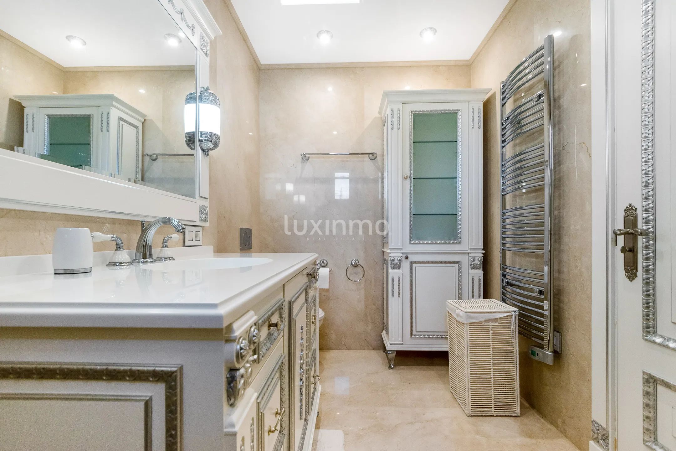 Spectacular front line beach villa in Albir — photo 23