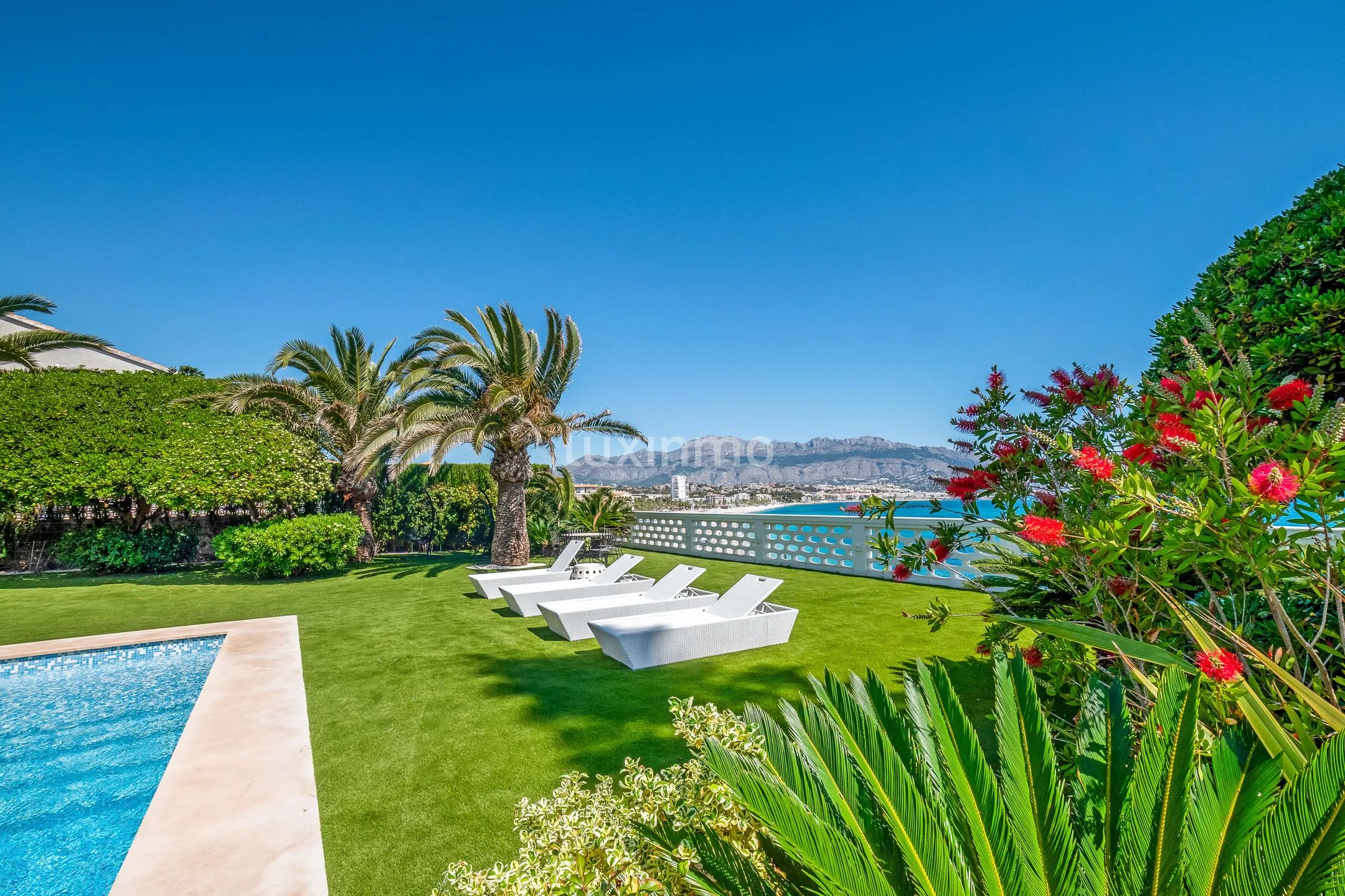Spectacular front line beach villa in Albir — photo 3