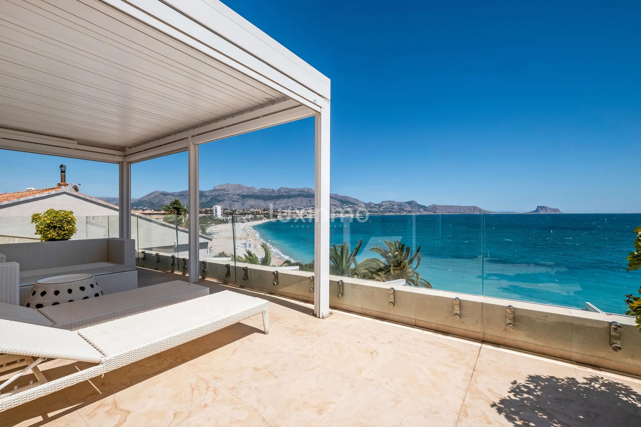 Spectacular front line beach villa in Albir — photo 50